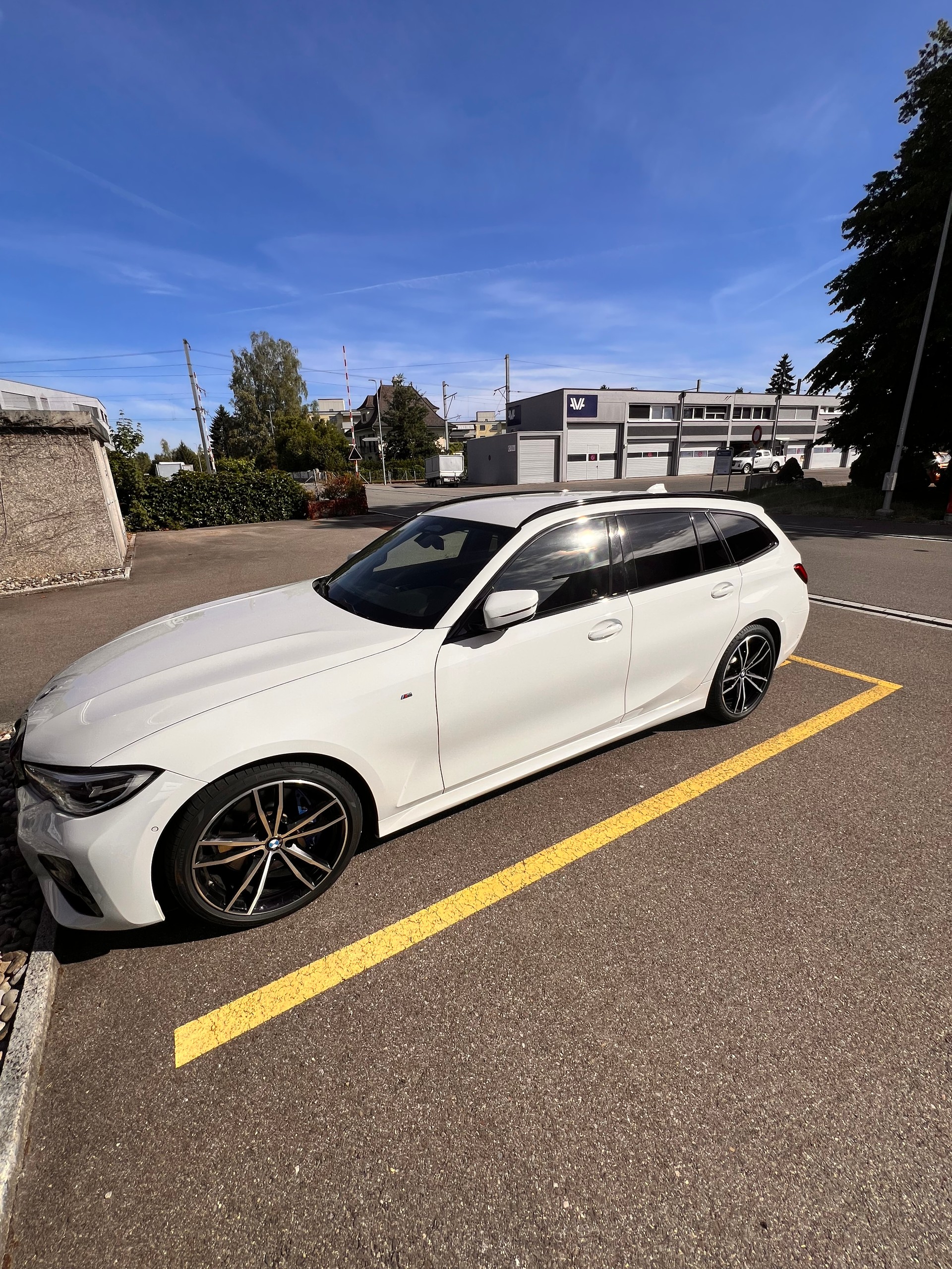 BMW 330d xDrive-image-2