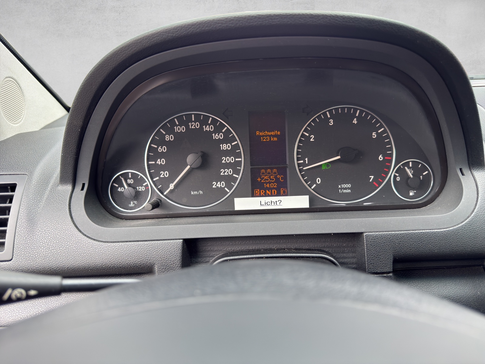 MERCEDES-BENZ A 200 T Avantgarde Edition A-image-11
