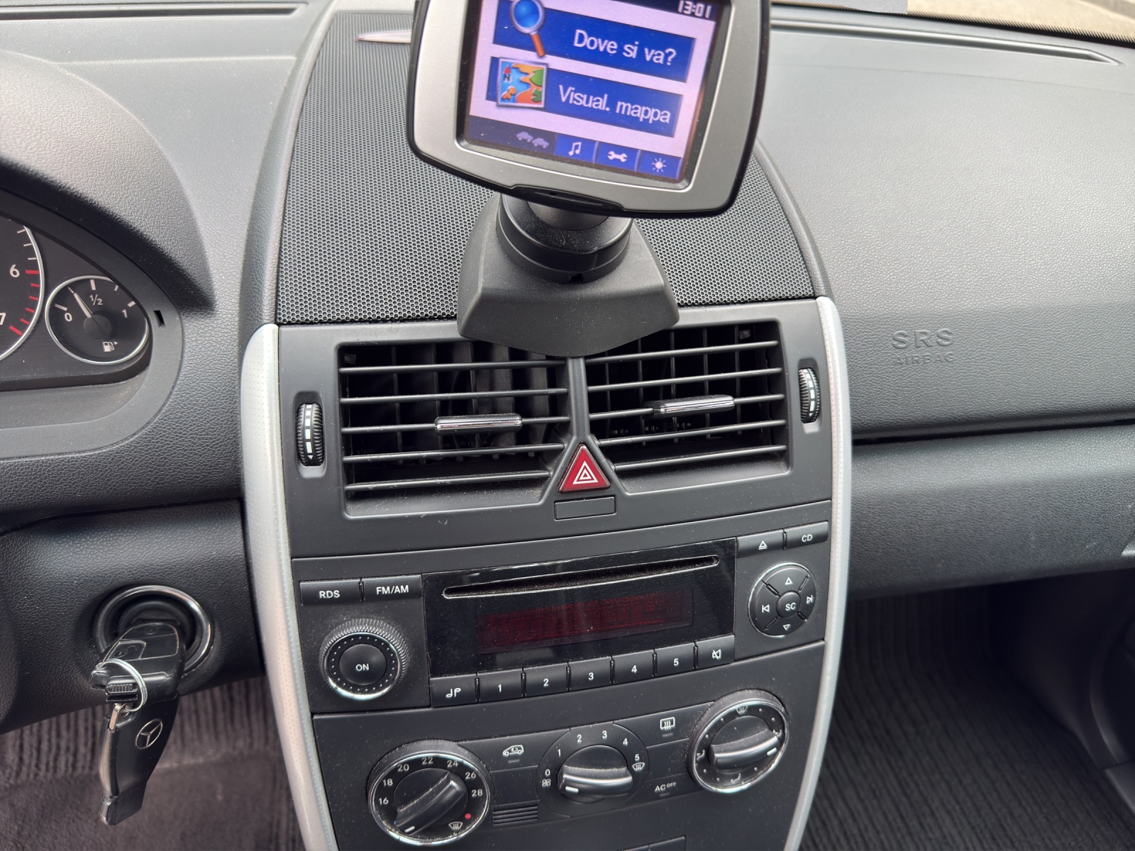 MERCEDES-BENZ A 200 T Avantgarde Edition A-image-12