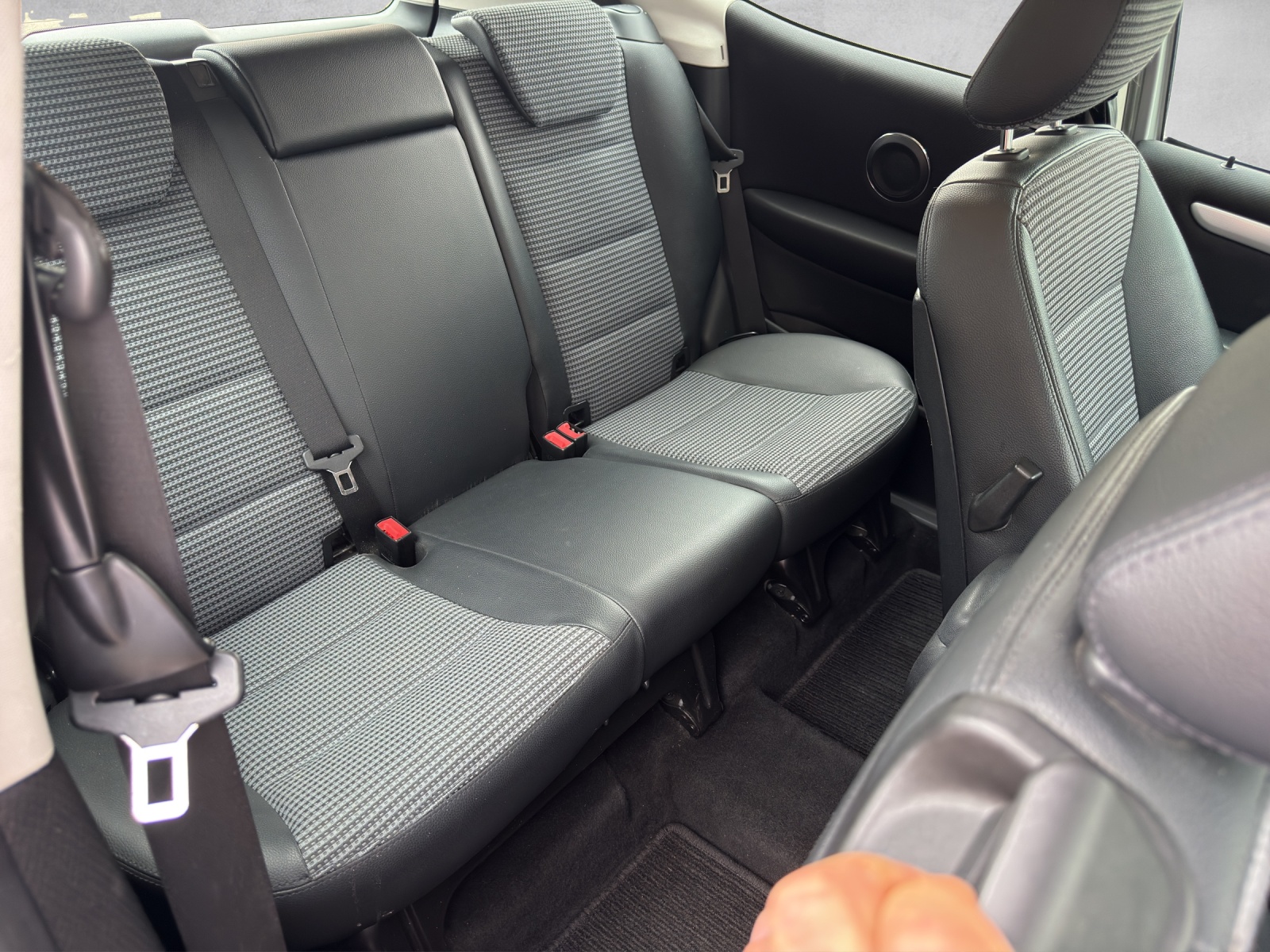 MERCEDES-BENZ A 200 T Avantgarde Edition A-image-15