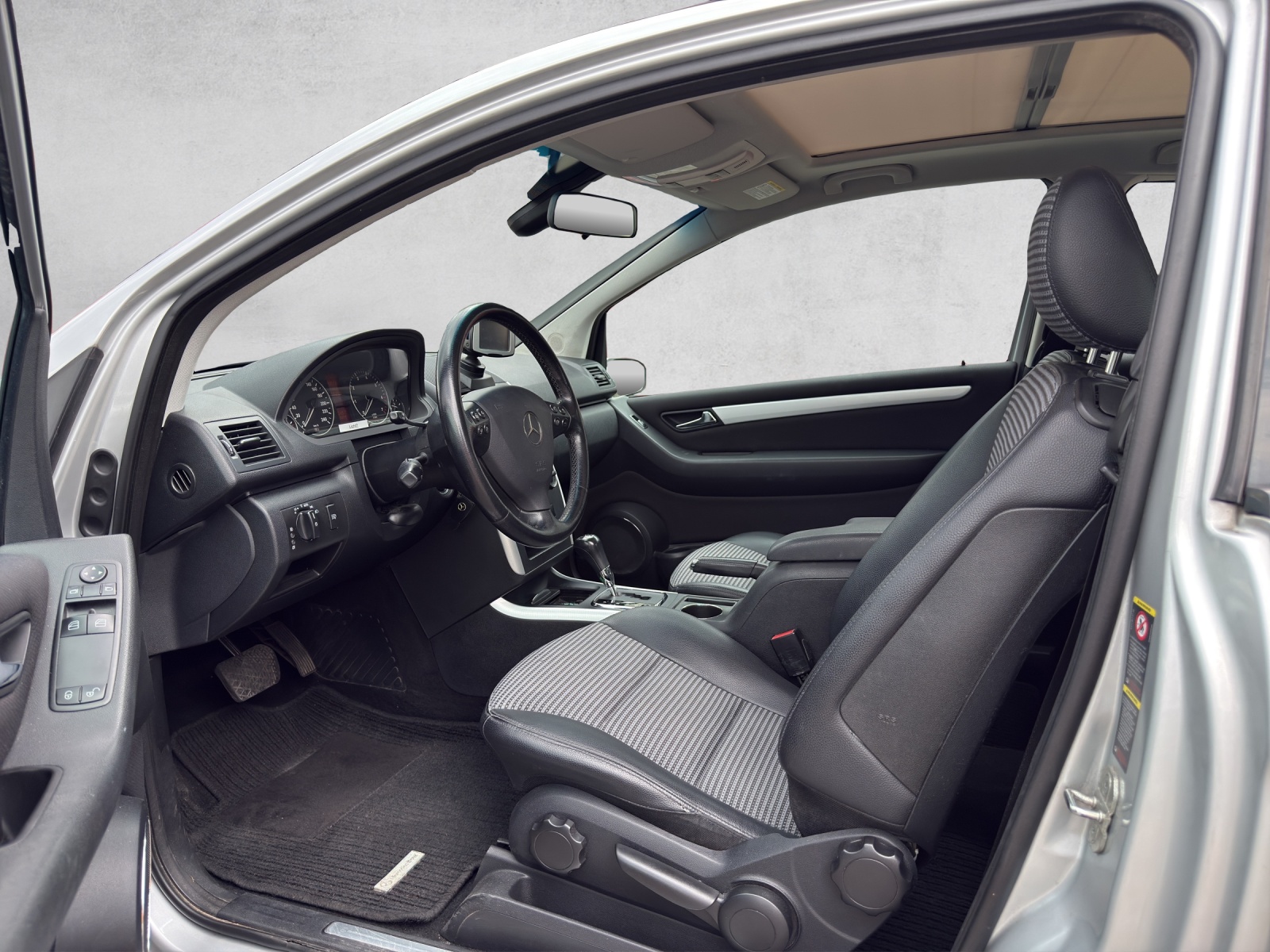 MERCEDES-BENZ A 200 T Avantgarde Edition A-image-8