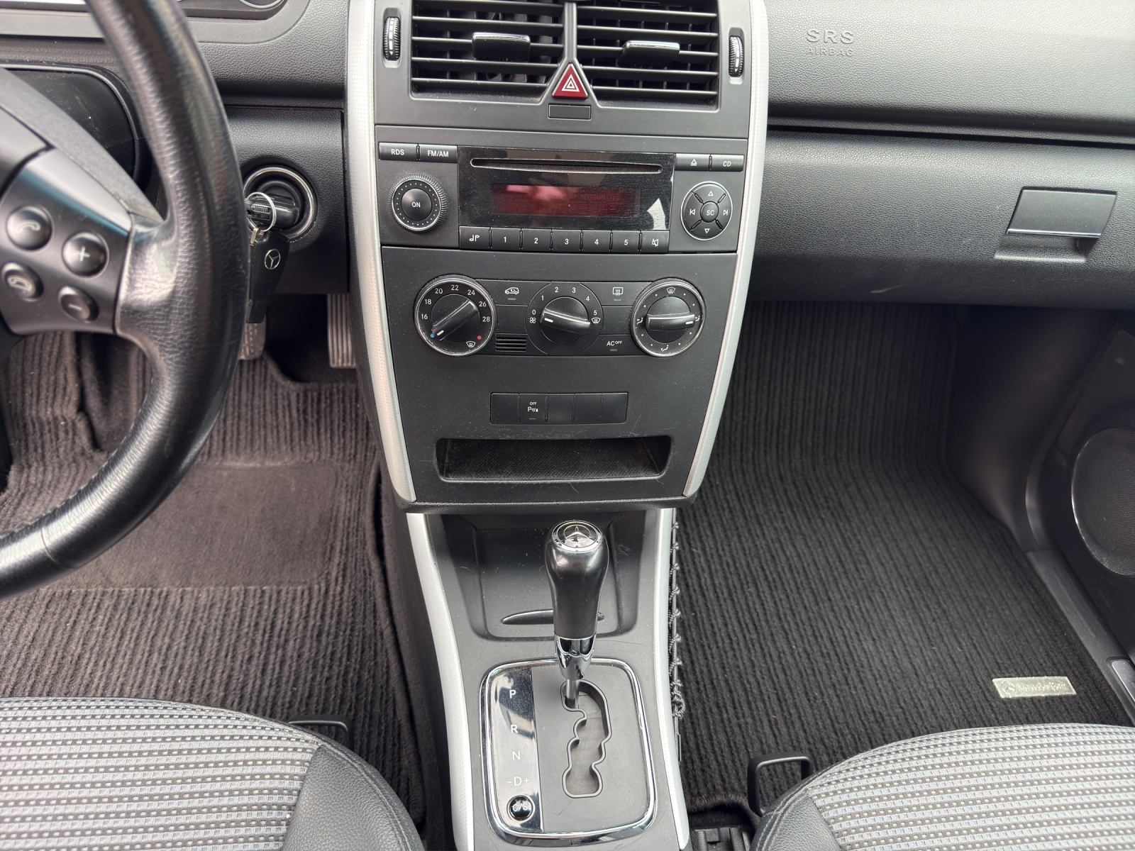 MERCEDES-BENZ A 200 T Avantgarde Edition A-image-10