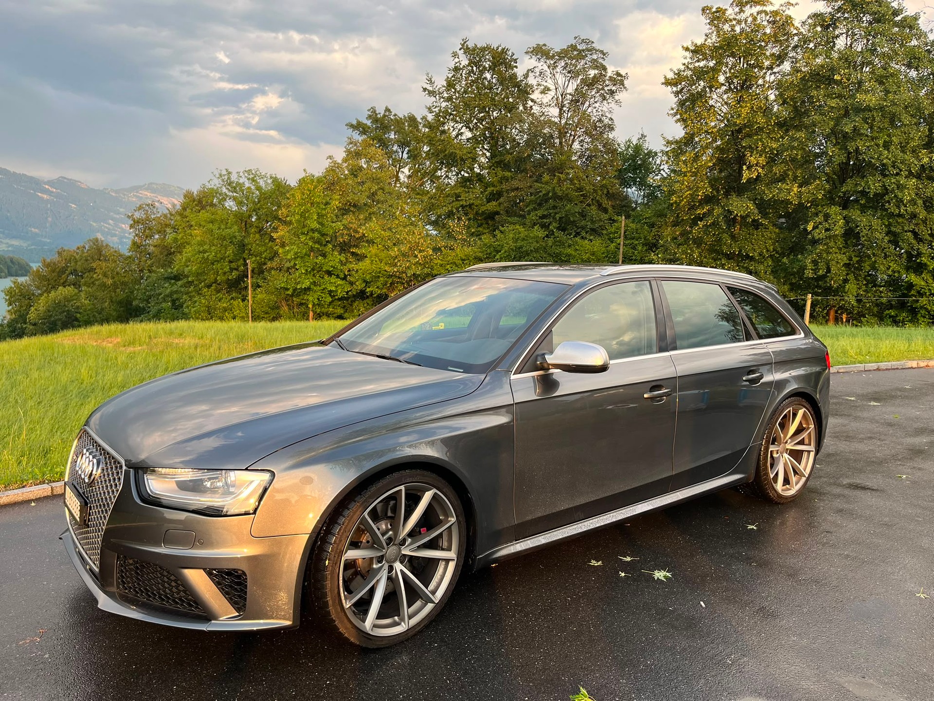 AUDI Avant 4.2 V8 FSI quattro S-Tronic-image-0