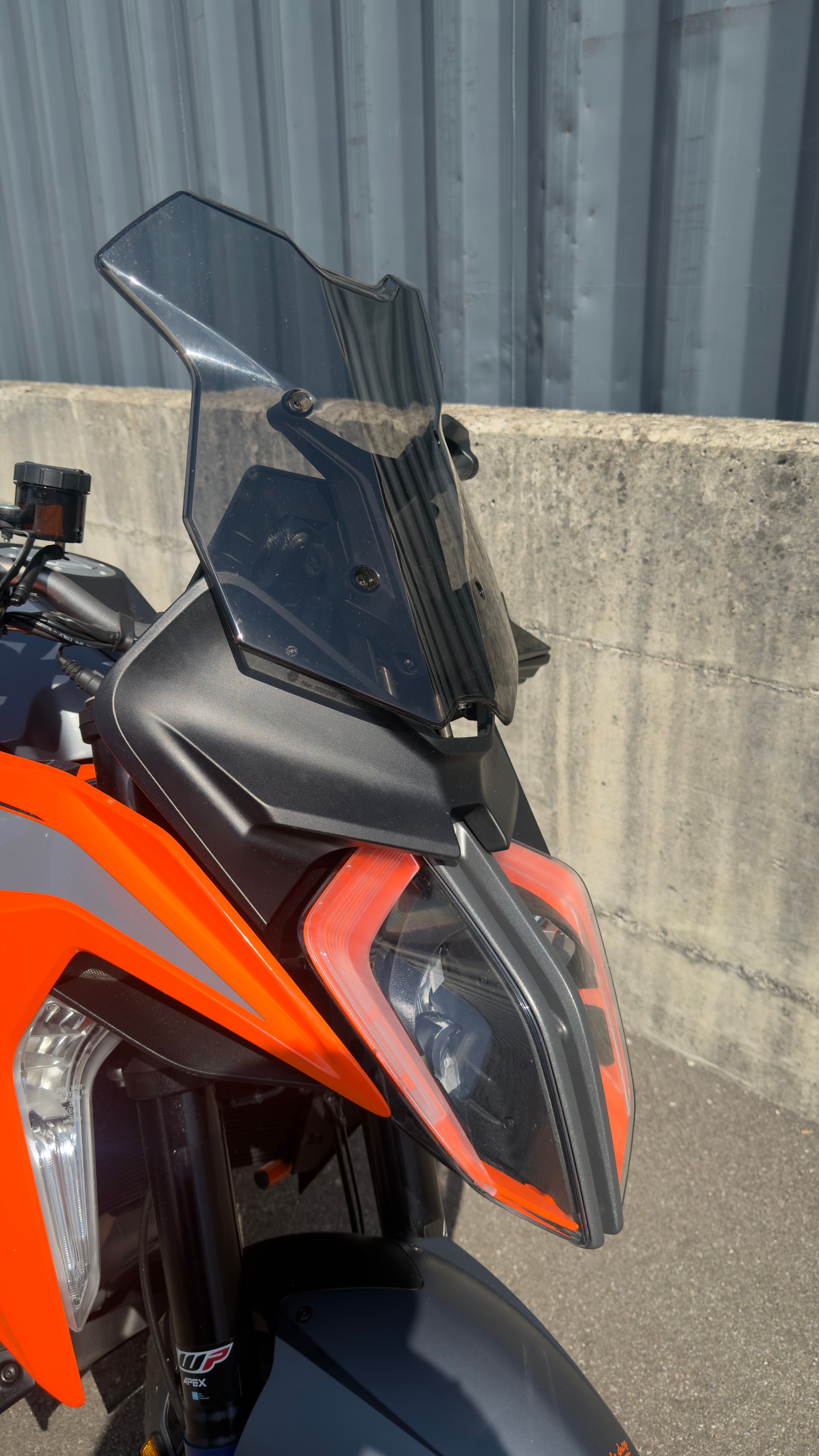 KTM 1290 Super Duke GT-showroom-element-3