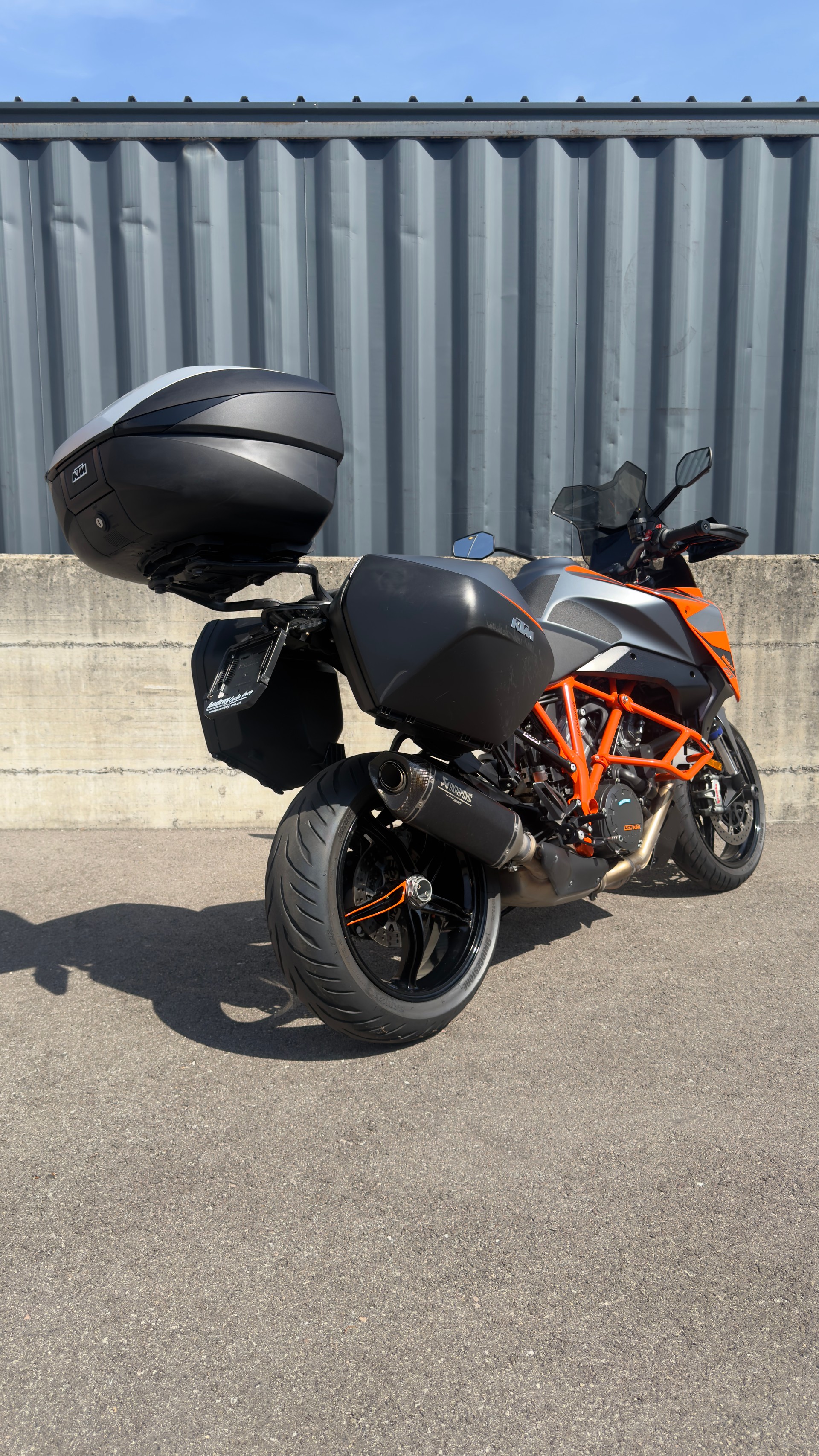 KTM 1290 Super Duke GT-showroom-element-2