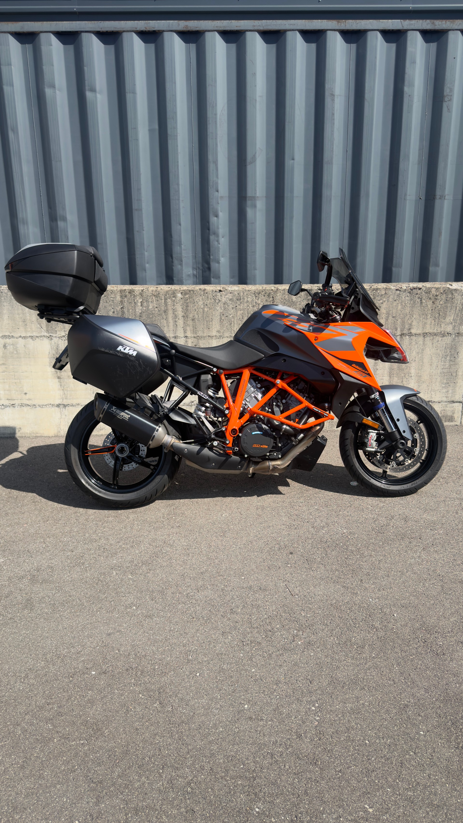 KTM 1290 Super Duke GT-showroom-element-1