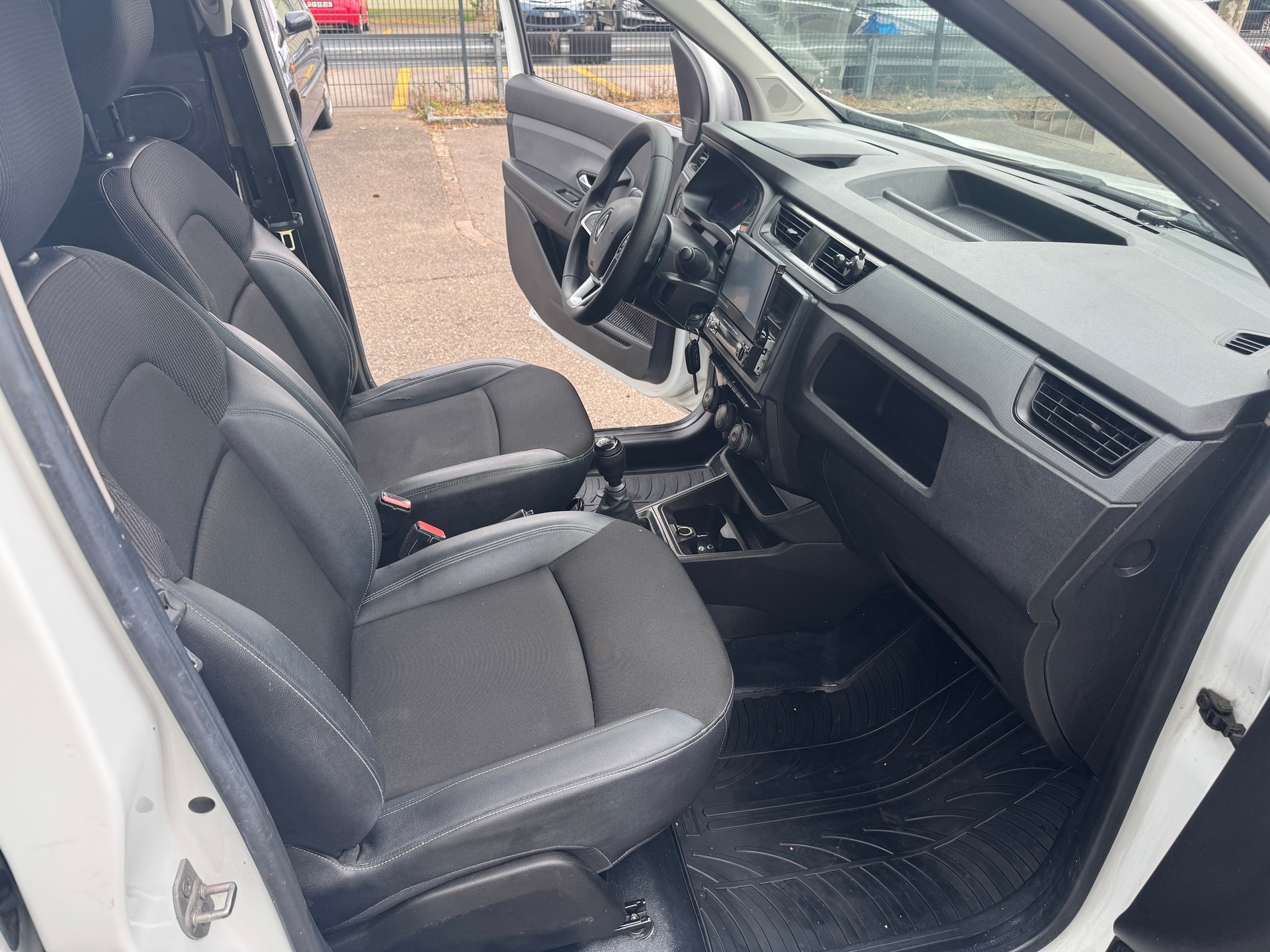 RENAULT Express 1.3TCe 100 PF Extra-image-4