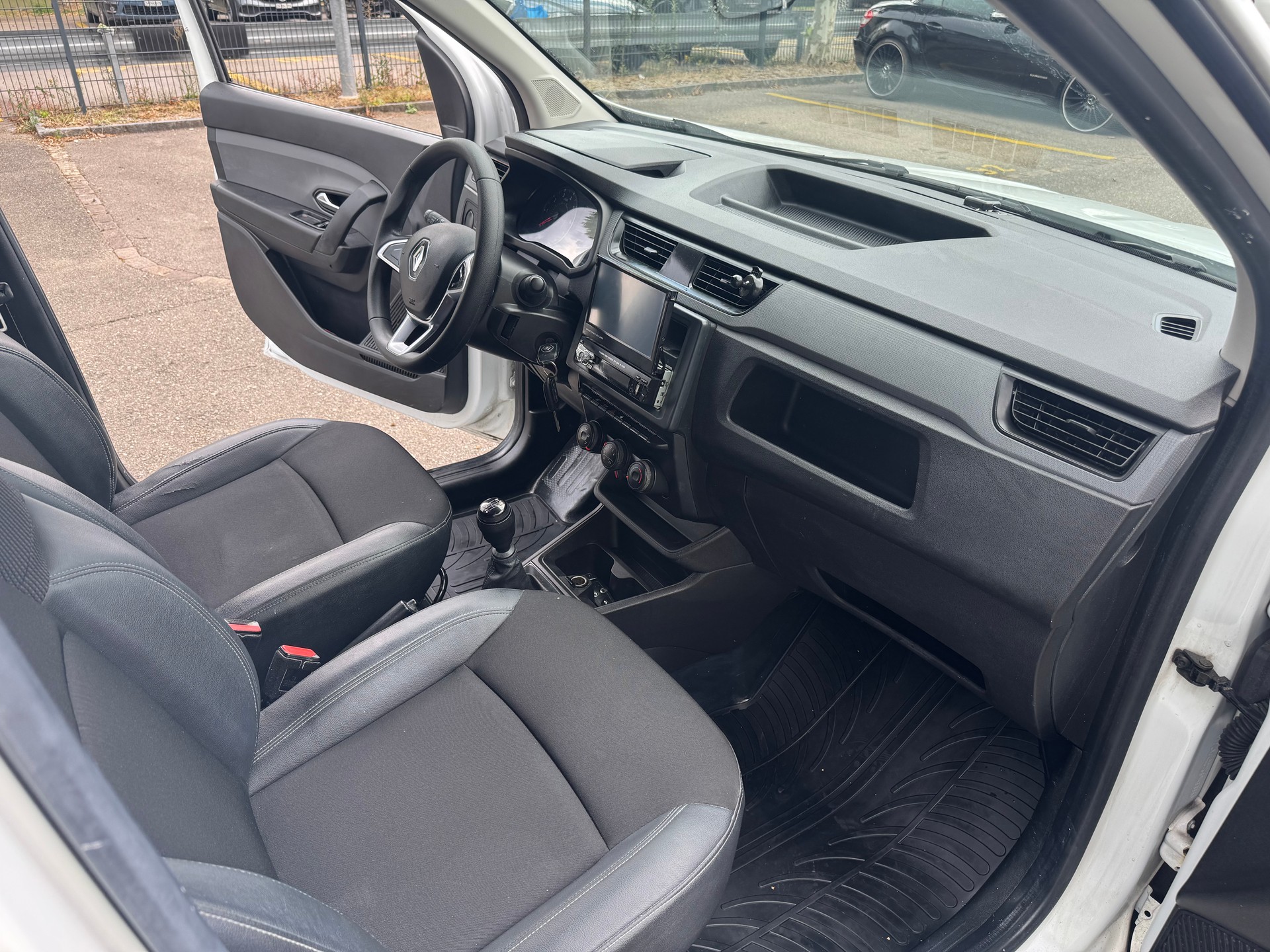 RENAULT Express 1.3TCe 100 PF Extra-image-5