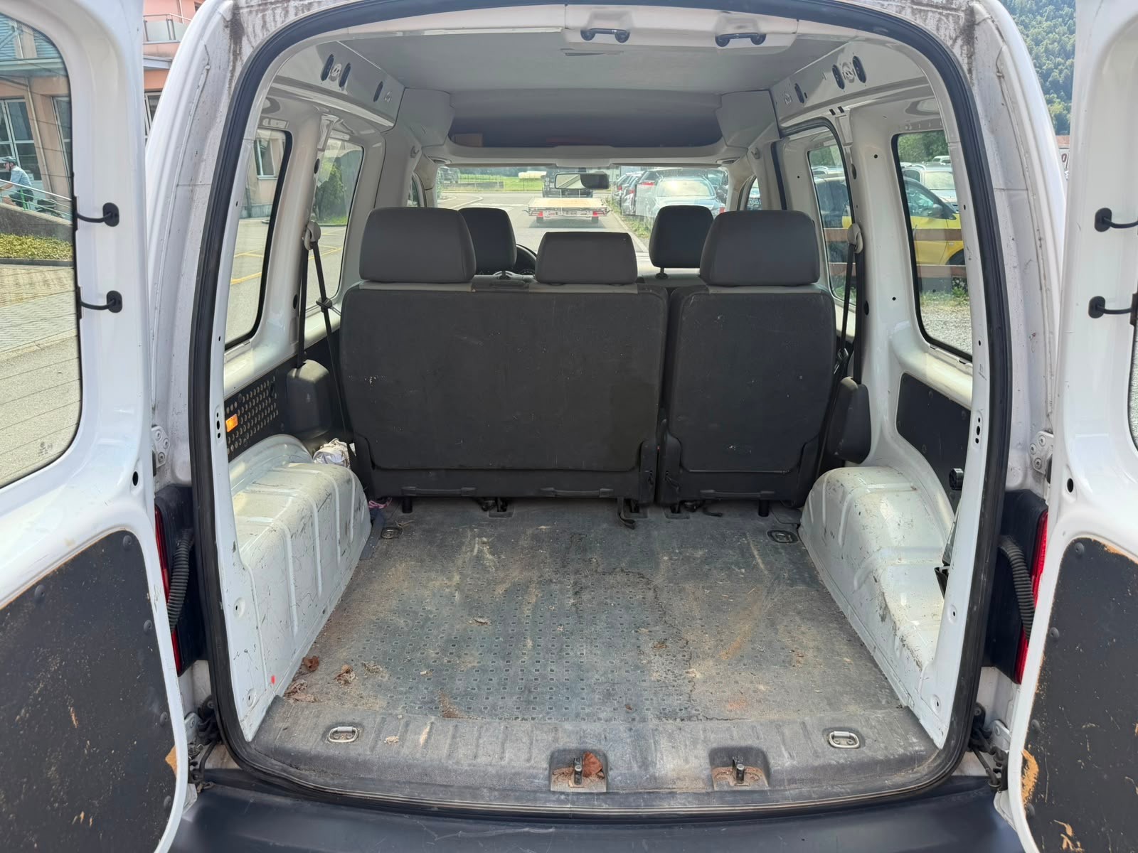 VW Caddy 1.6 TDI BlueMotion Technology-image-4