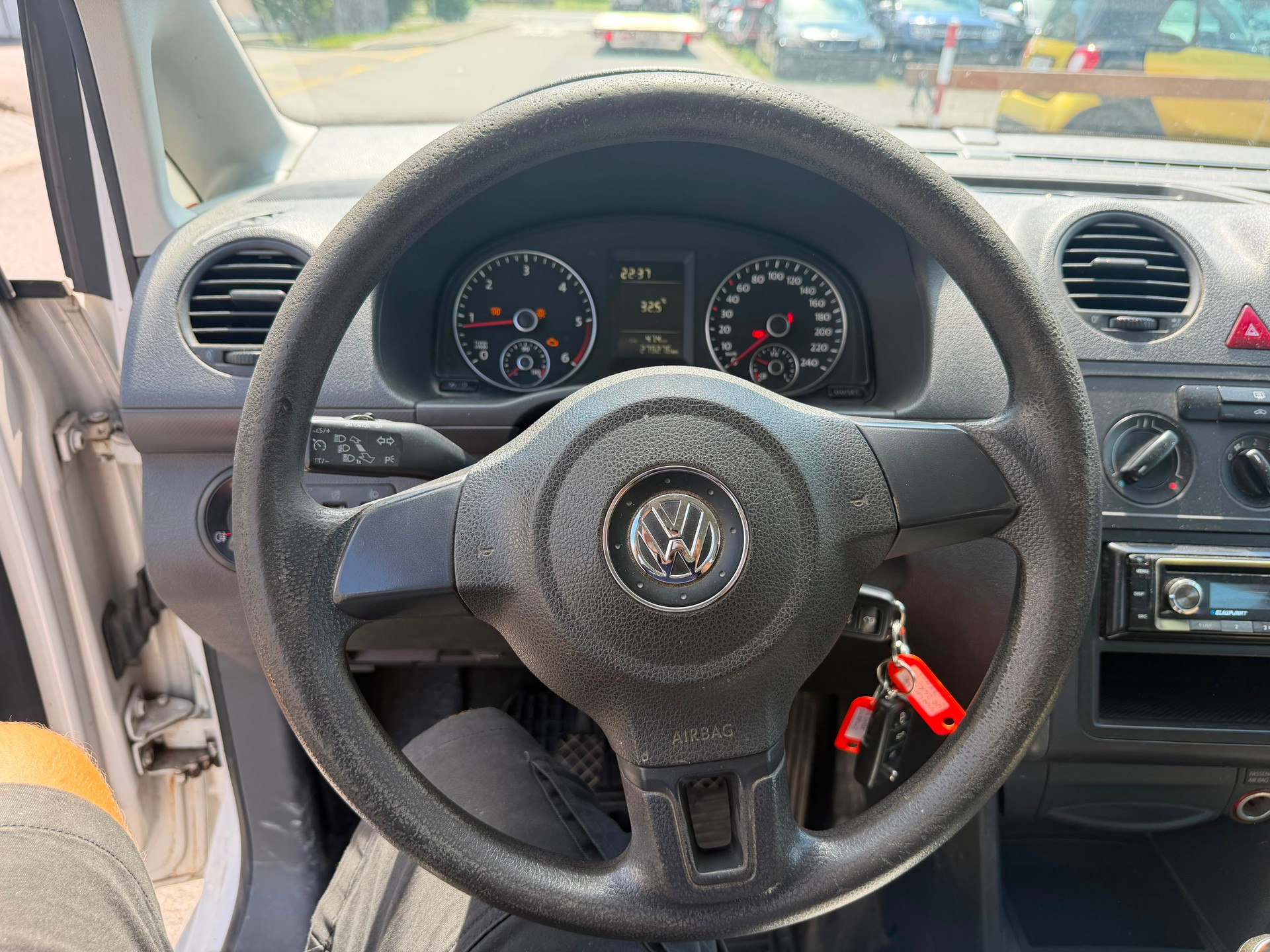 VW Caddy 1.6 TDI BlueMotion Technology-image-8