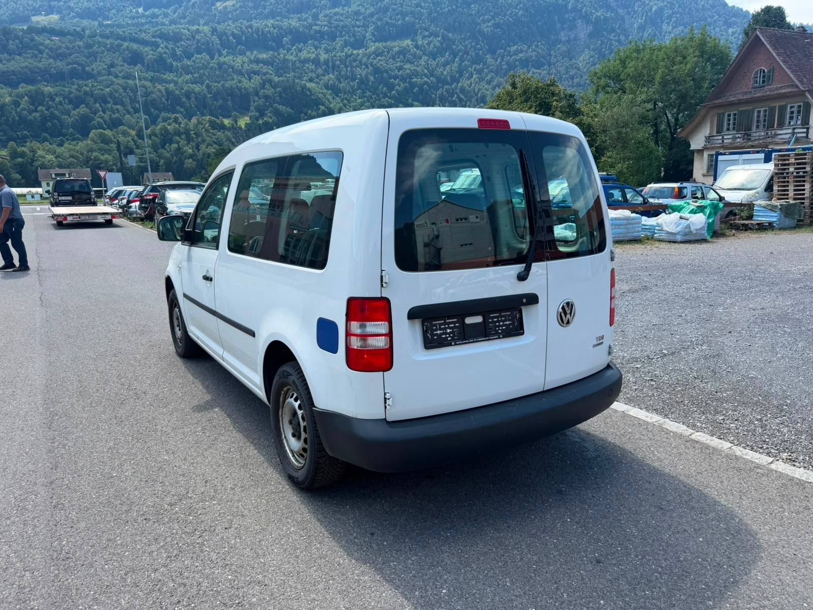 VW Caddy 1.6 TDI BlueMotion Technology-image-3