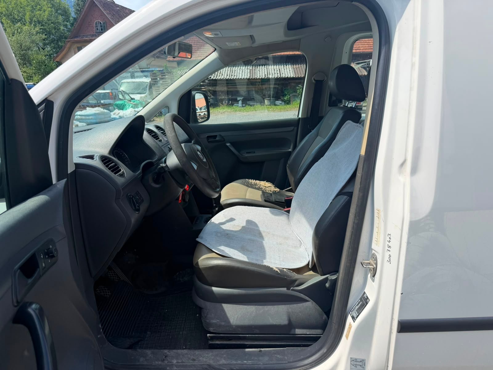 VW Caddy 1.6 TDI BlueMotion Technology-image-6