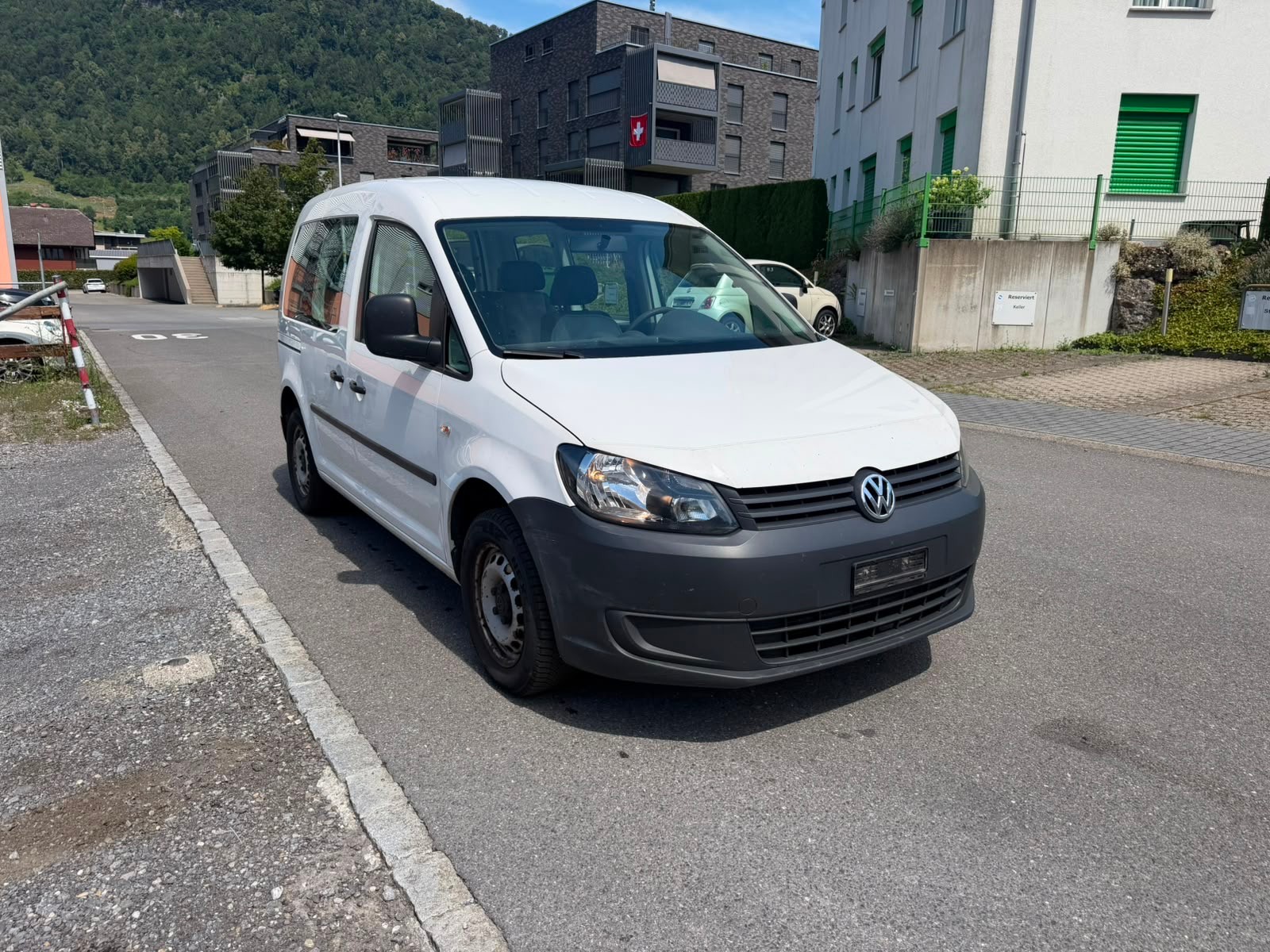 VW Caddy 1.6 TDI BlueMotion Technology-image-0