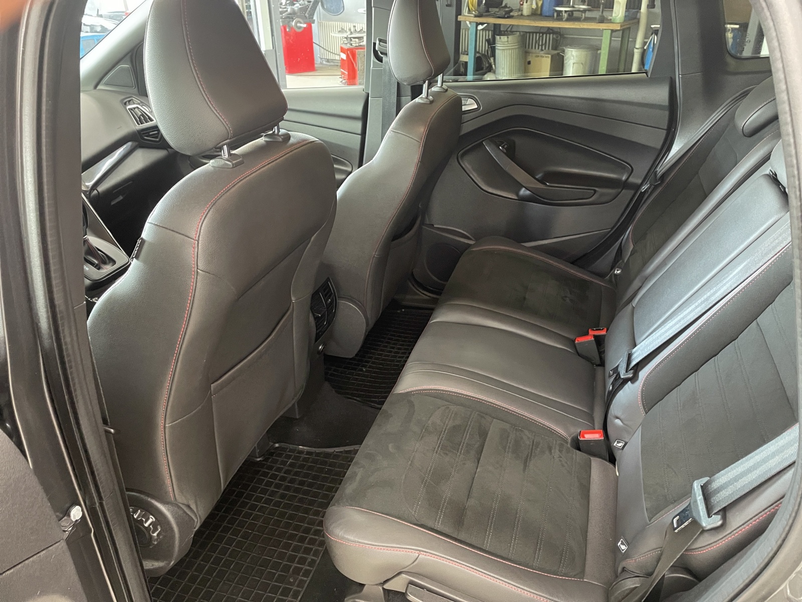 FORD Kuga 1.5 EcoB 176 ST-Line-image-6