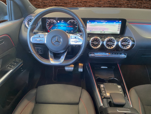MERCEDES-BENZ EQA 300 AMG Line 4Matic-image-10
