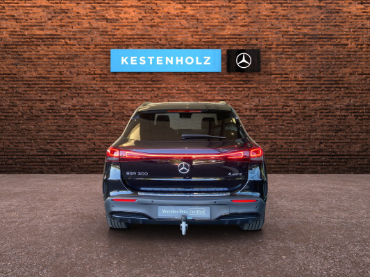 MERCEDES-BENZ EQA 300 AMG Line 4Matic-image-5