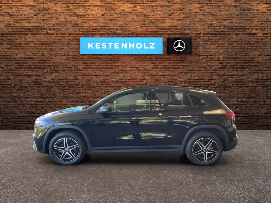 MERCEDES-BENZ EQA 300 AMG Line 4Matic-image-3