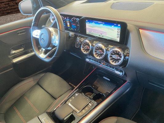 MERCEDES-BENZ EQA 300 AMG Line 4Matic-image-14