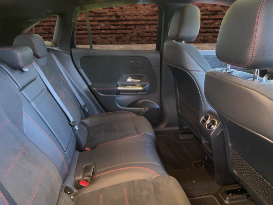 MERCEDES-BENZ EQA 300 AMG Line 4Matic-image-13