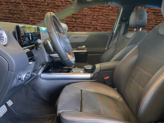 MERCEDES-BENZ EQA 300 AMG Line 4Matic-image-11