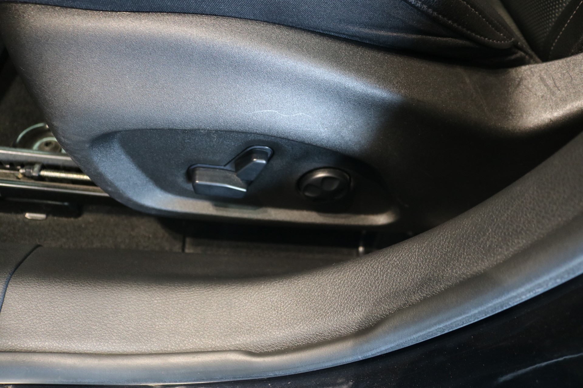 JEEP Compass 1.3 T PHEV Limited AWD-image-46