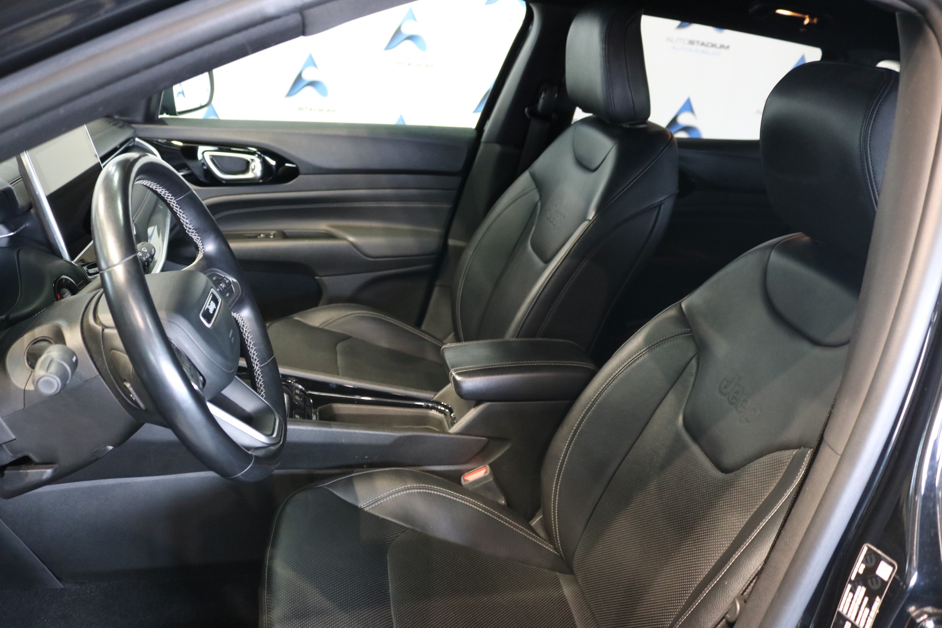 JEEP Compass 1.3 T PHEV Limited AWD-image-45