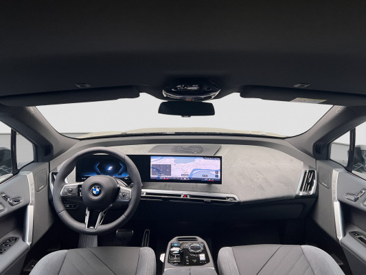 BMW iX xDrive60 M Sport-image-10