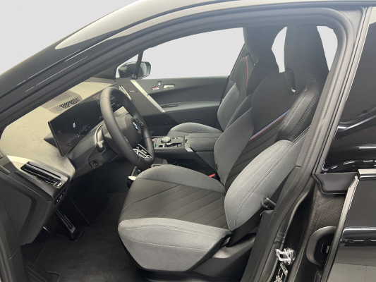 BMW iX xDrive60 M Sport-image-8