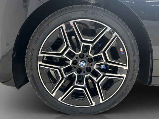 BMW iX xDrive60 M Sport-image-7