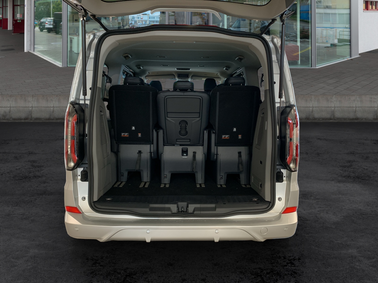 FORD Tourneo C Bus 320 L1 2.0 EcoBlue 170 Sport-image-11
