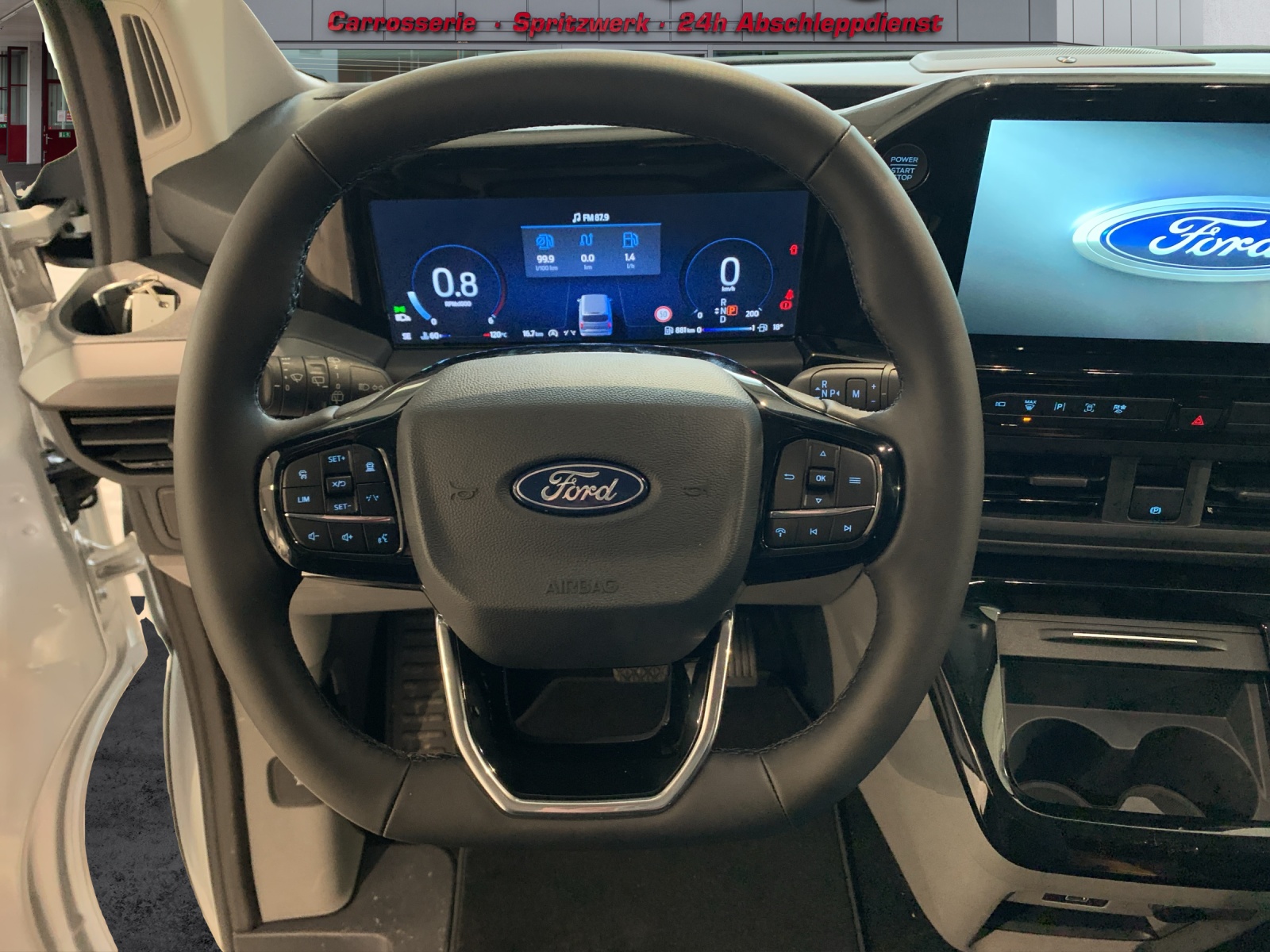 FORD Tourneo C Bus 320 L1 2.0 EcoBlue 170 Sport-image-8