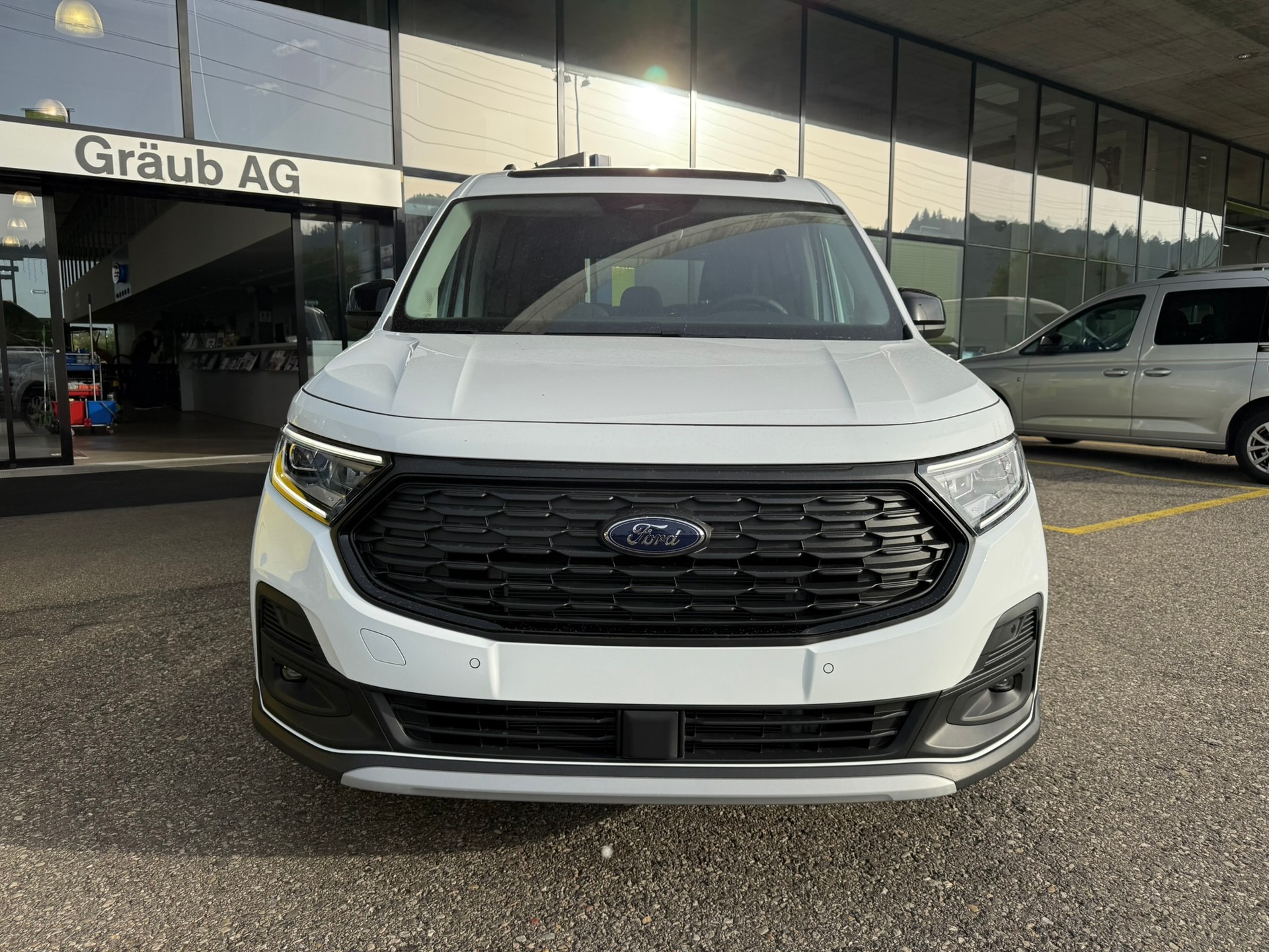 FORD Grand Tourneo Connect 1.5 PHEV Active Automat-image-1