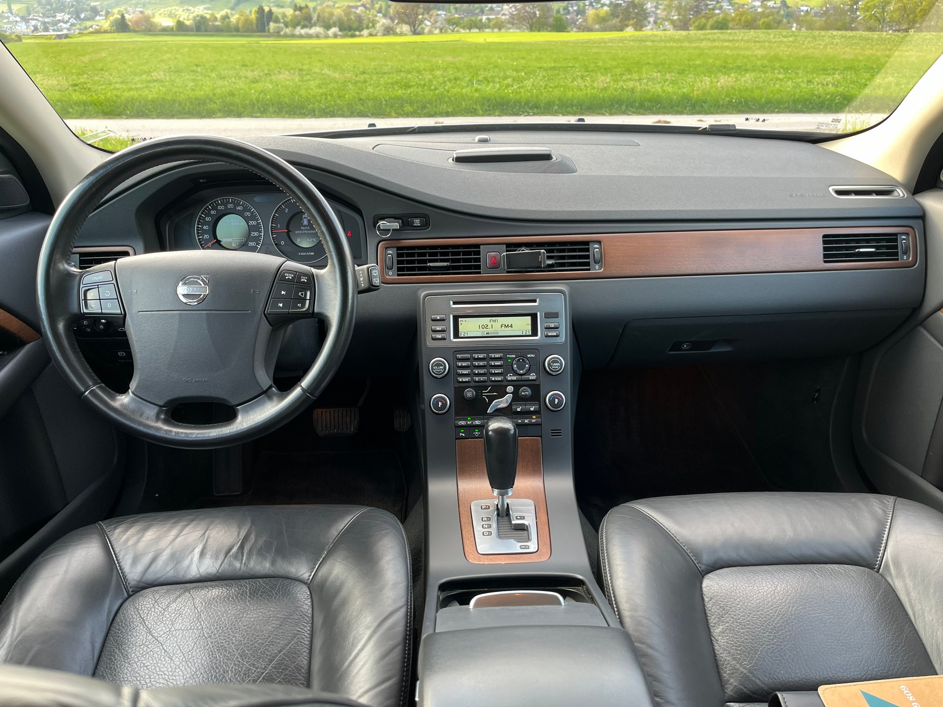 VOLVO 2.4 D5 Summum AWD-image-10