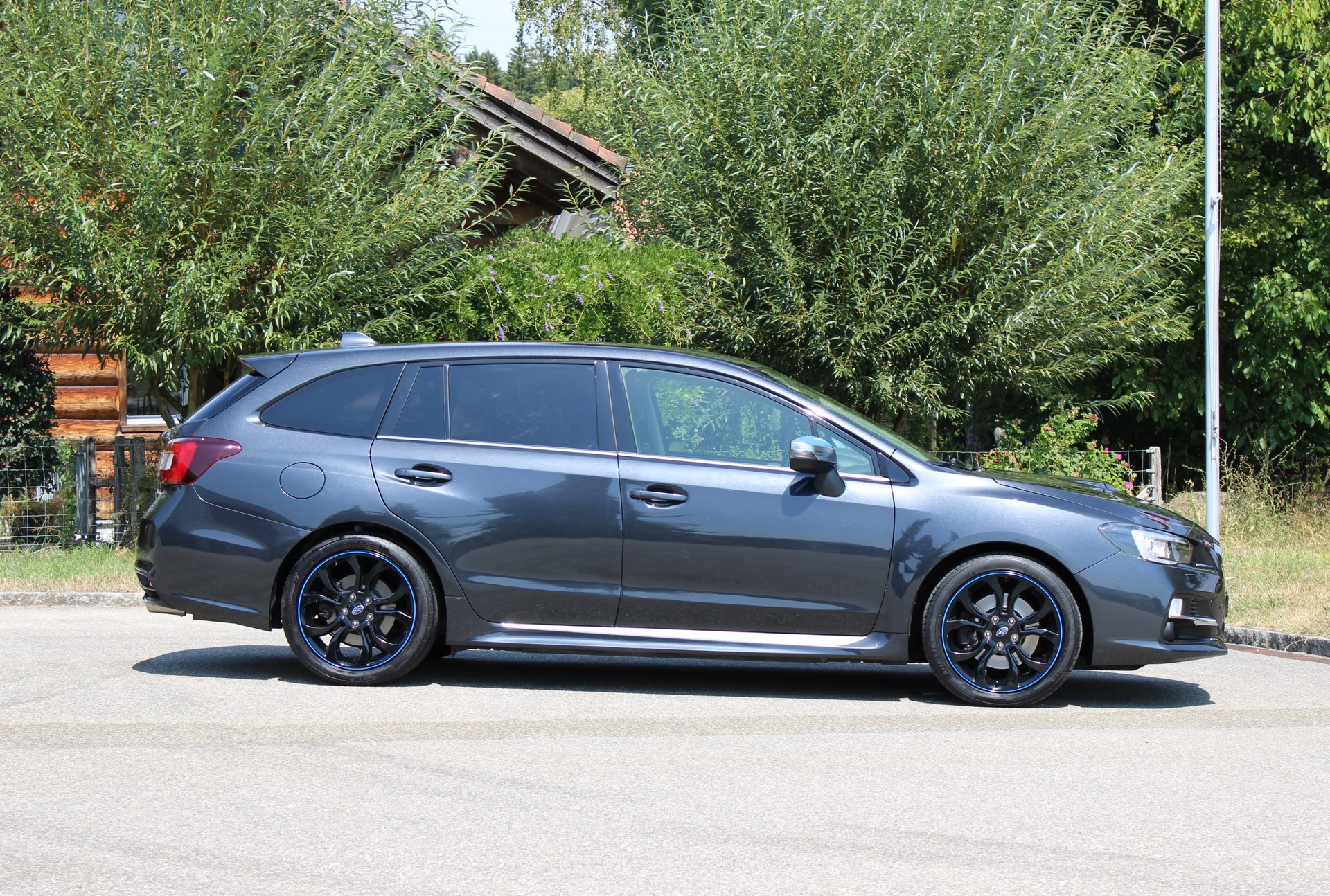 SUBARU Levorg 1.6DIT Swiss S AWD Blue Edition-image-3