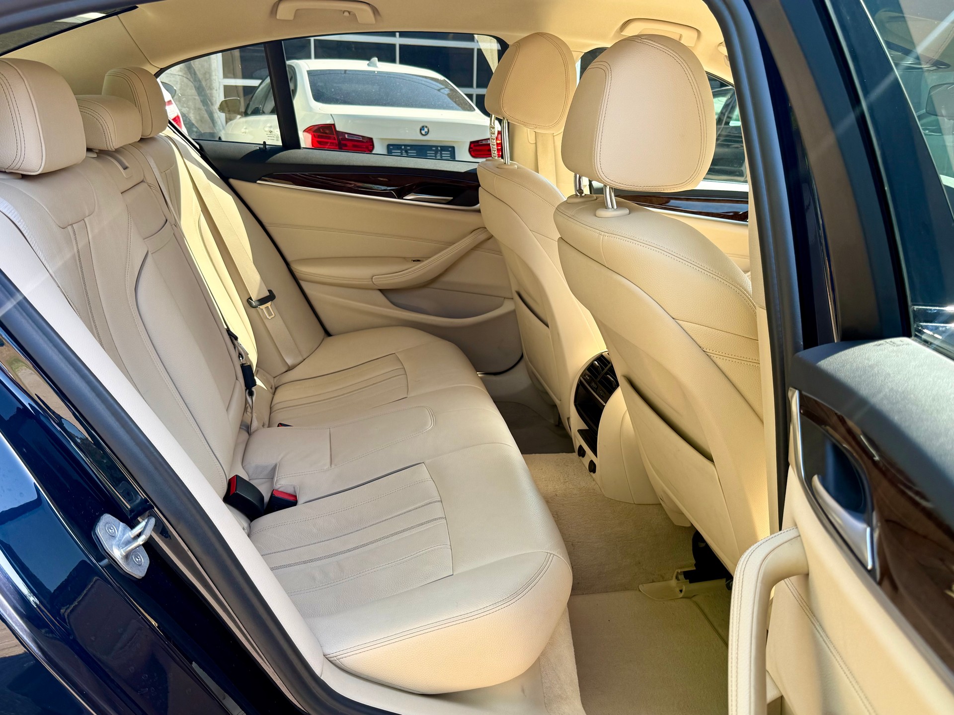 BMW 520d xDrive Sport Line Steptronic-image-13