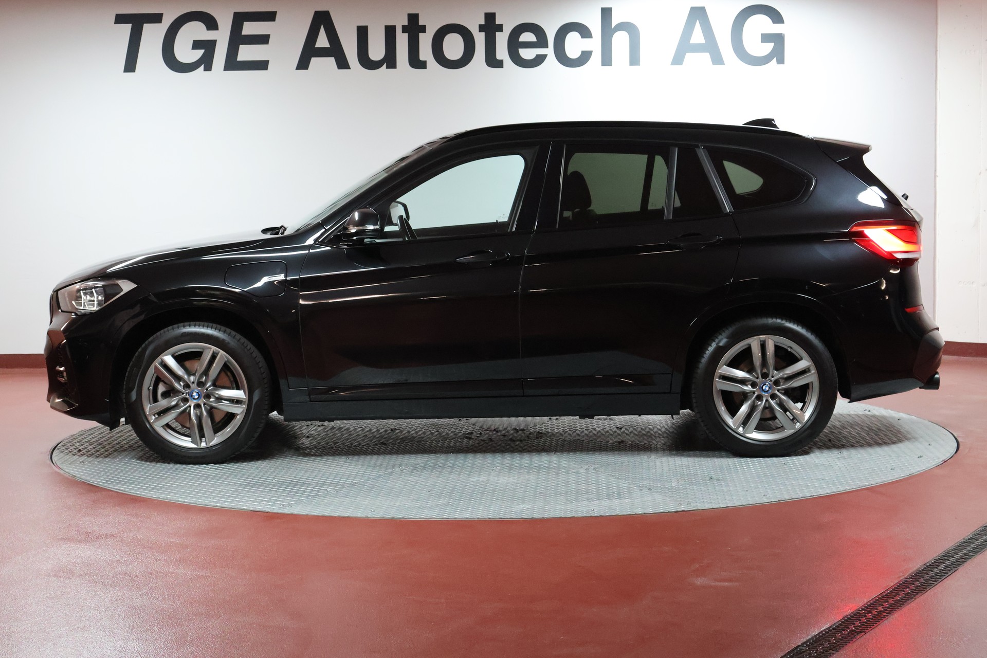 BMW X1 xDrive 25e M Sport Steptronic-image-2