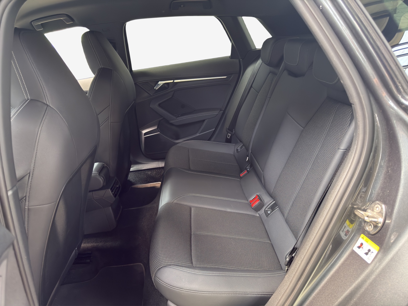 AUDI A3 Sportback 35 TFSI S line Attraction S-tronic-image-11