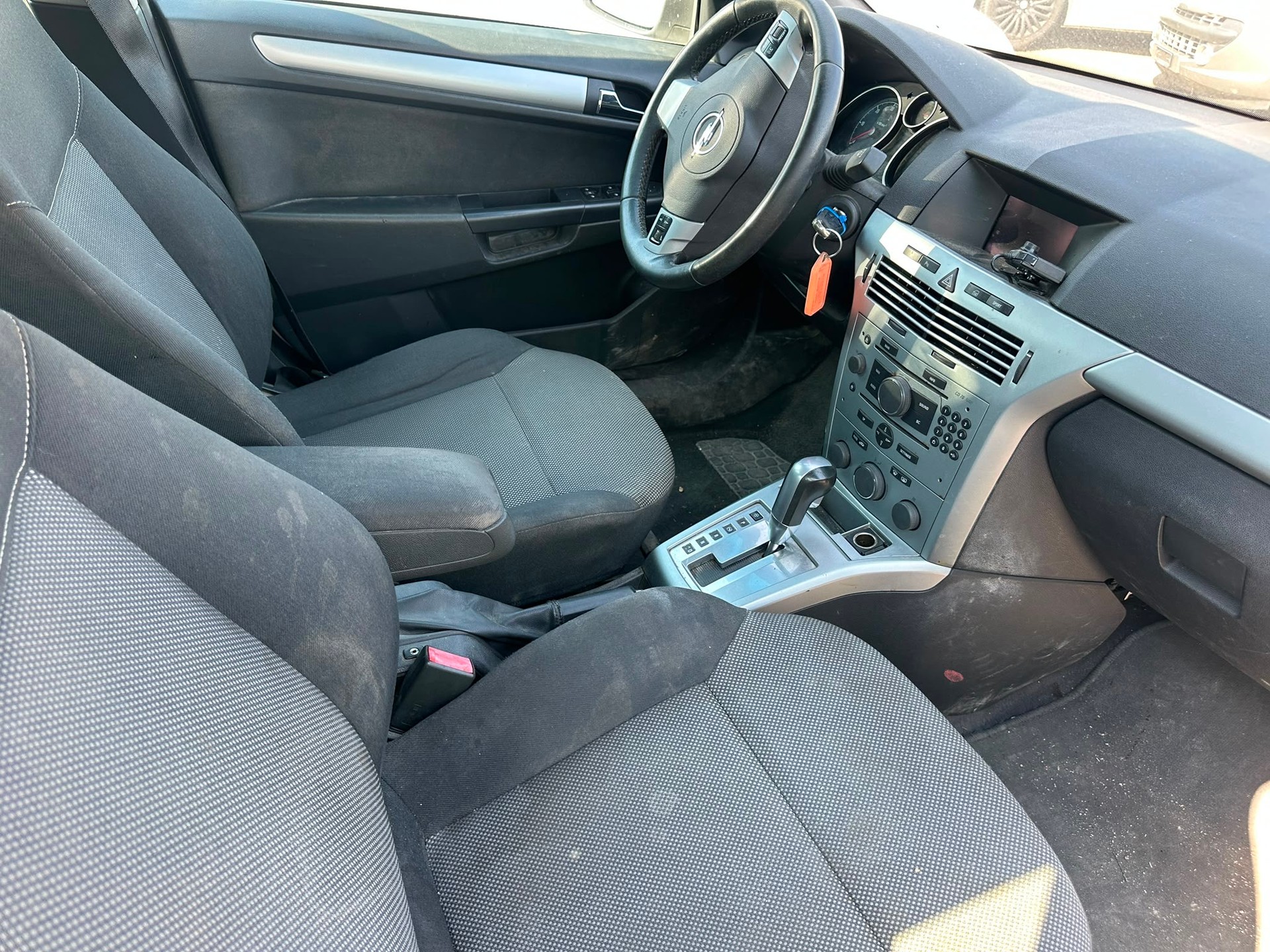 OPEL Astra Caravan 1.9 CDTi Cosmo Automatic-image-9