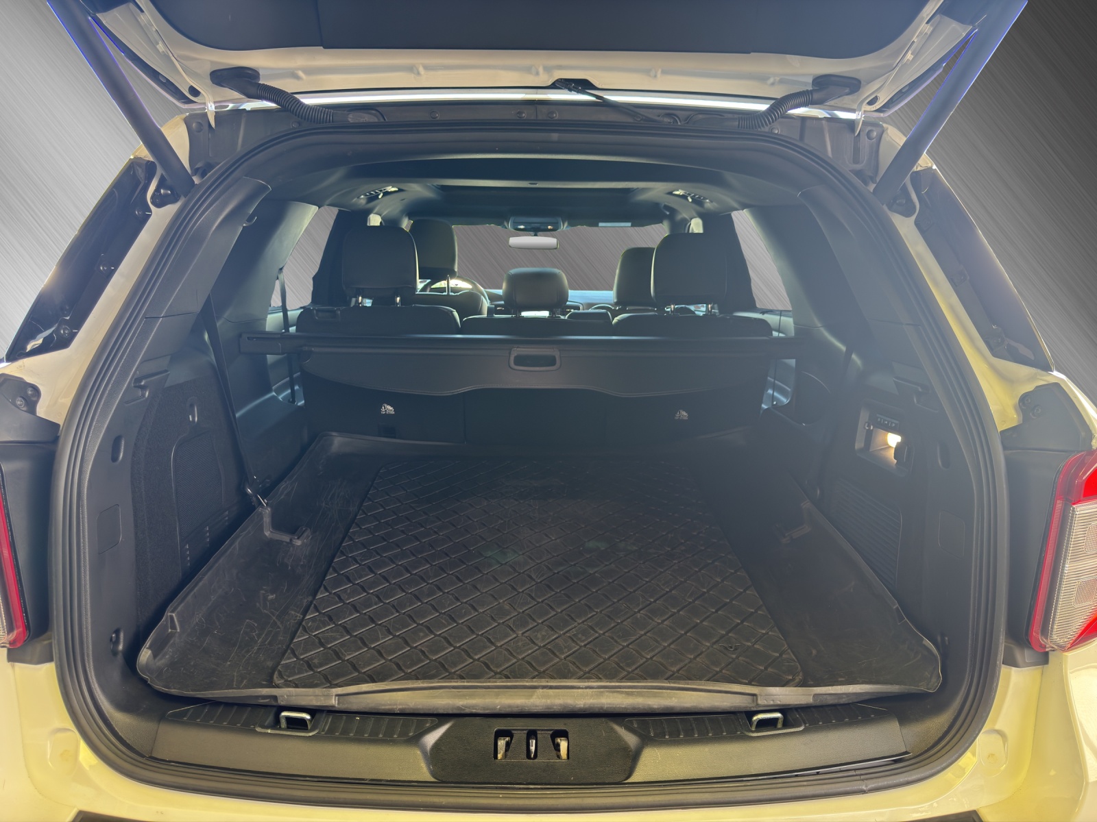 FORD Explorer 3.0 V6 Plug-in Hybrid-image-14