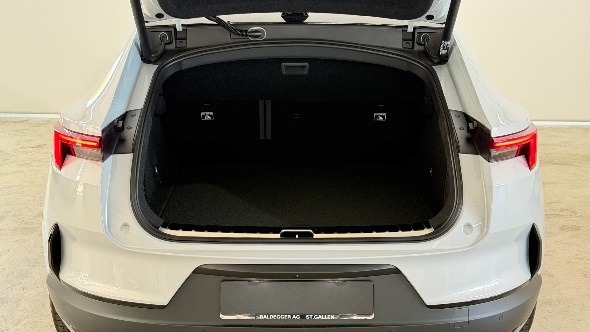 POLESTAR 4 Long Range Single Motor Prim-image-12