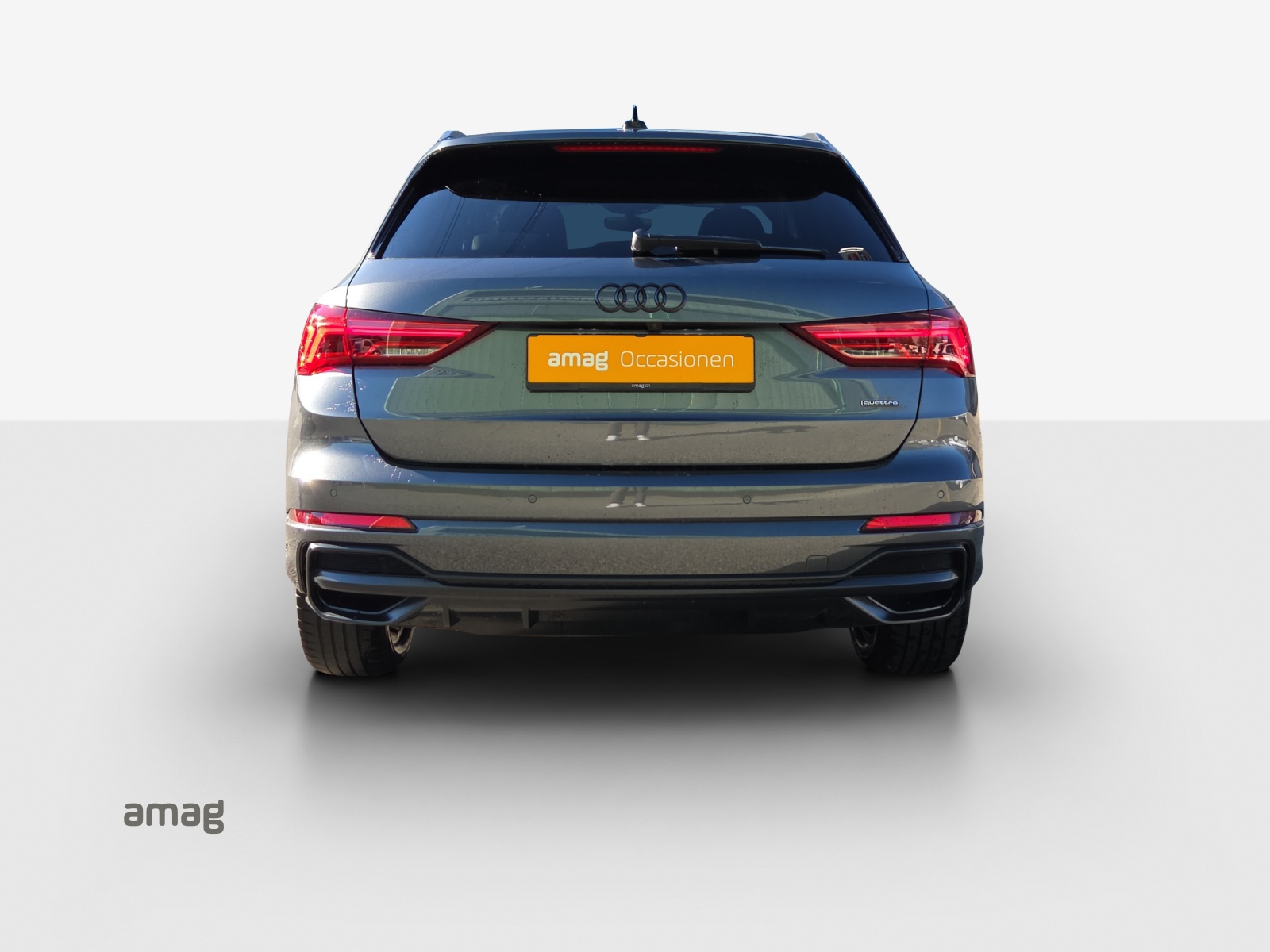 AUDI Q3 40 TDI S line quattro S-tronic-image-3