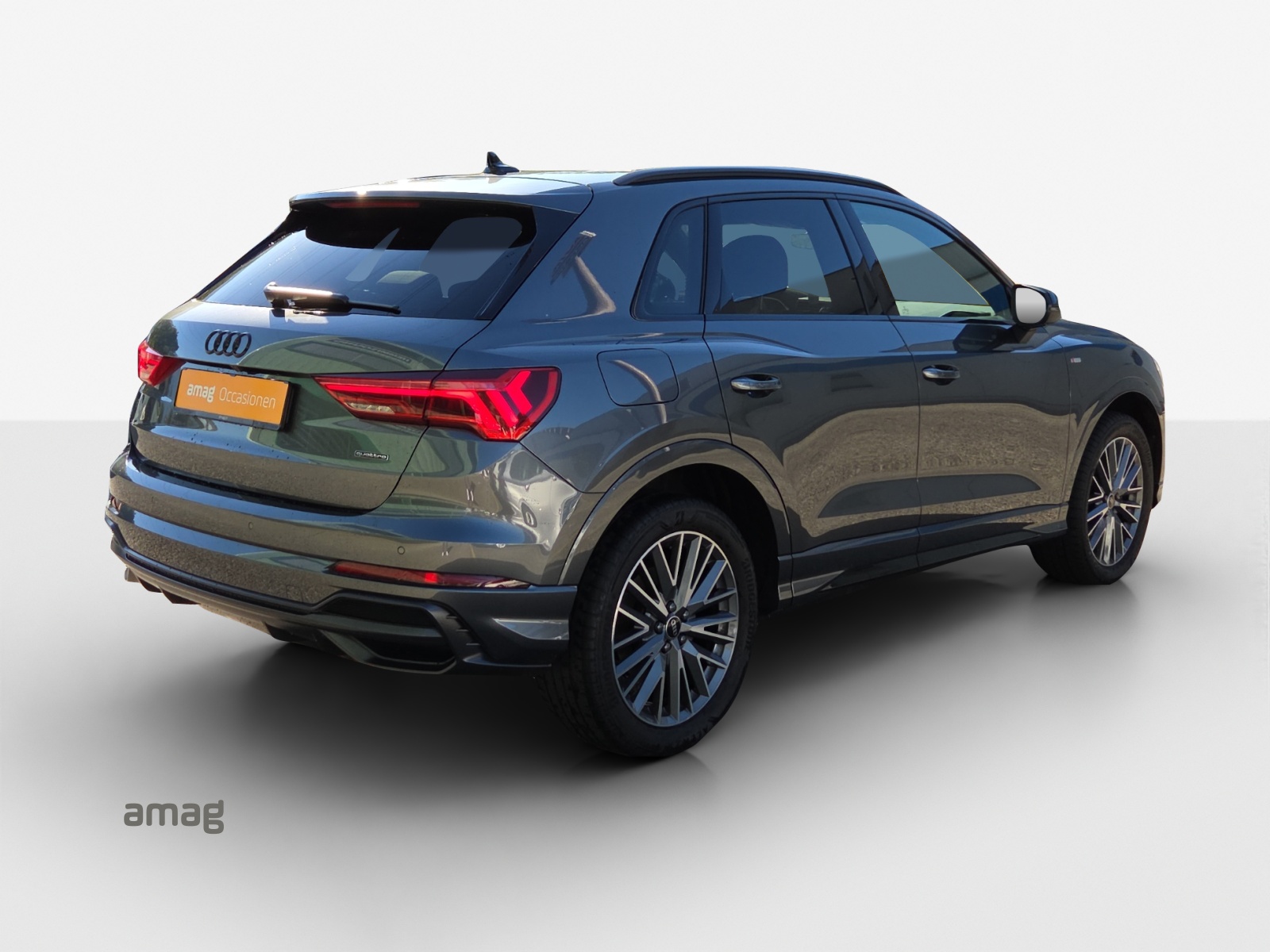 AUDI Q3 40 TDI S line quattro S-tronic-image-4