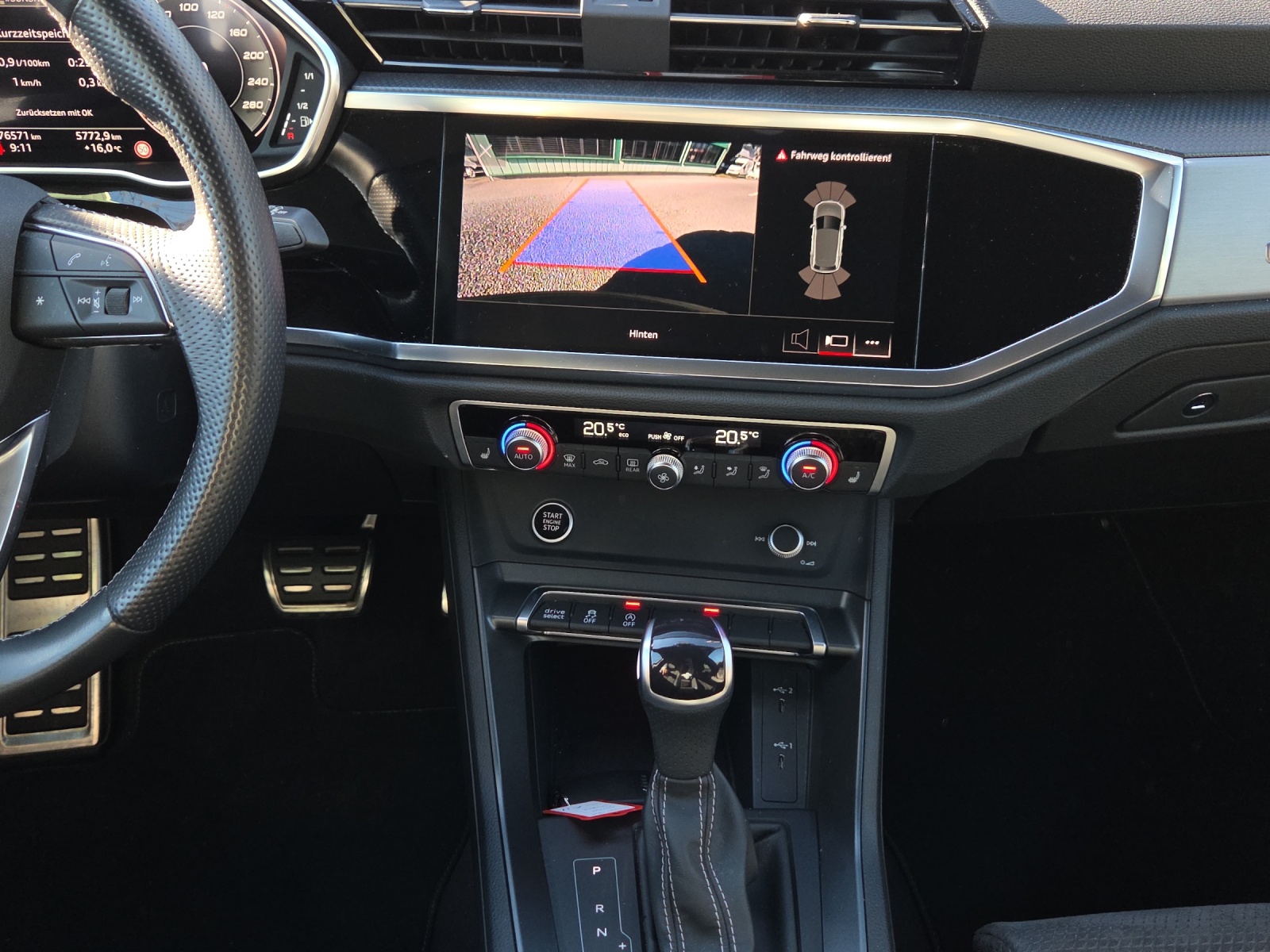 AUDI Q3 40 TDI S line quattro S-tronic-image-10