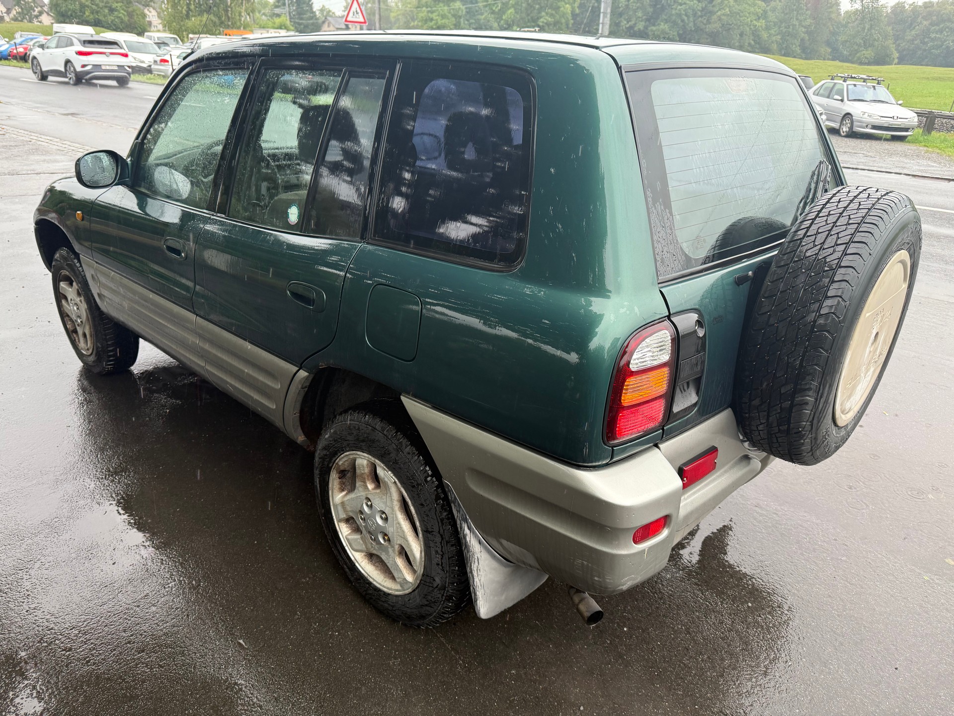 TOYOTA RAV-4-image-2