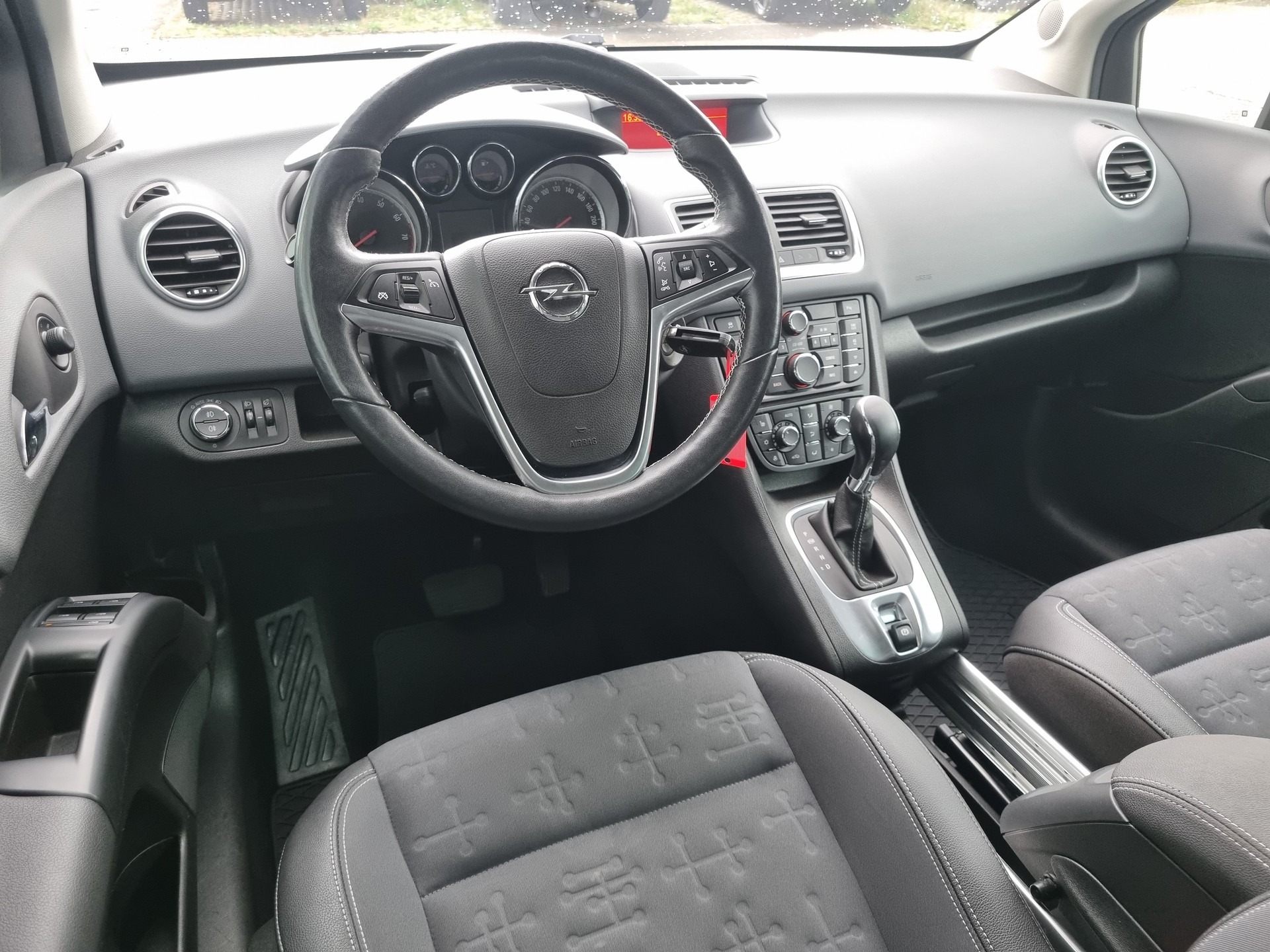 OPEL Meriva 1.4 Turbo Cosmo Automatic-image-9