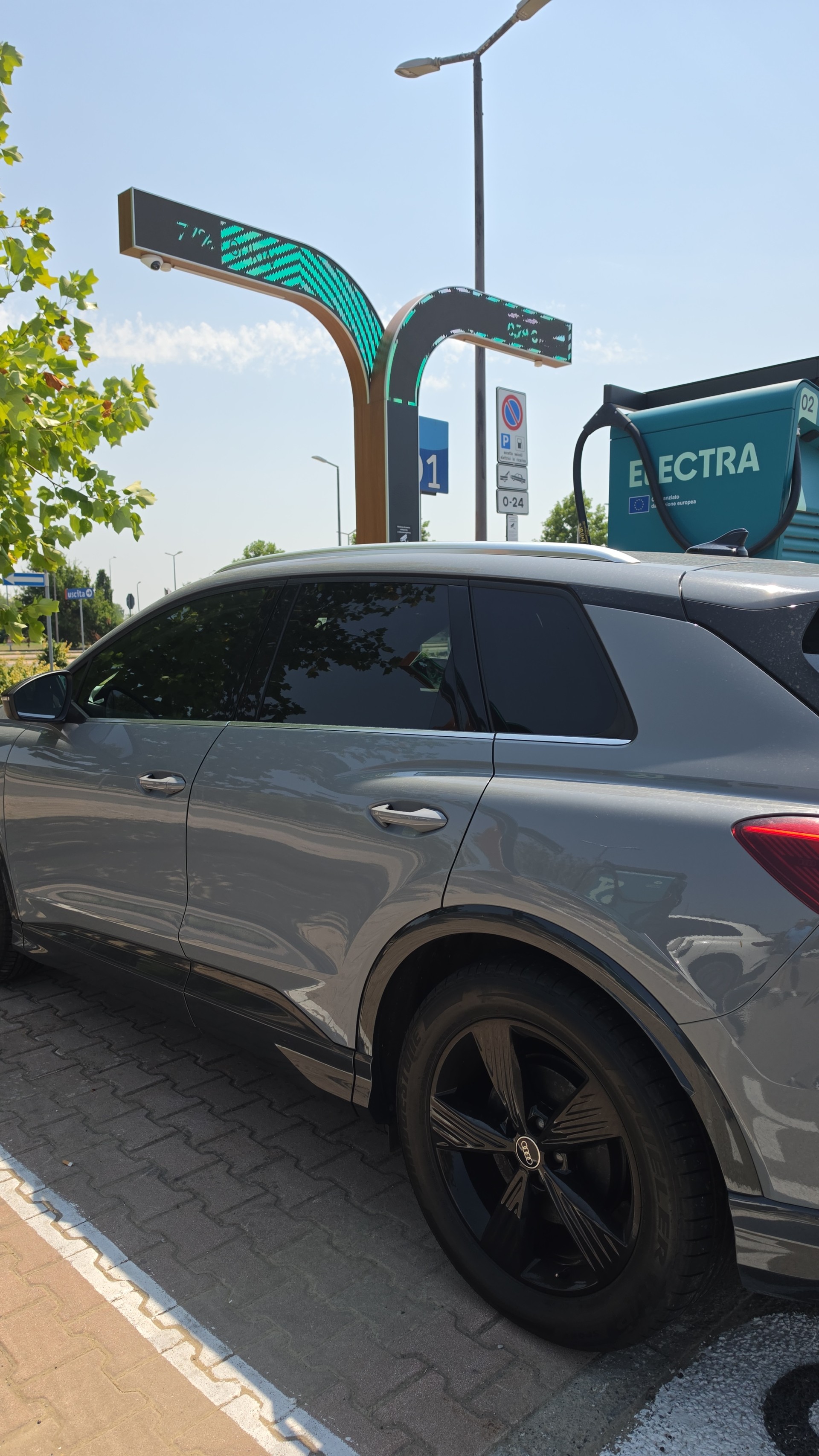 AUDI Q4 e-tron 50 quattro-image-1