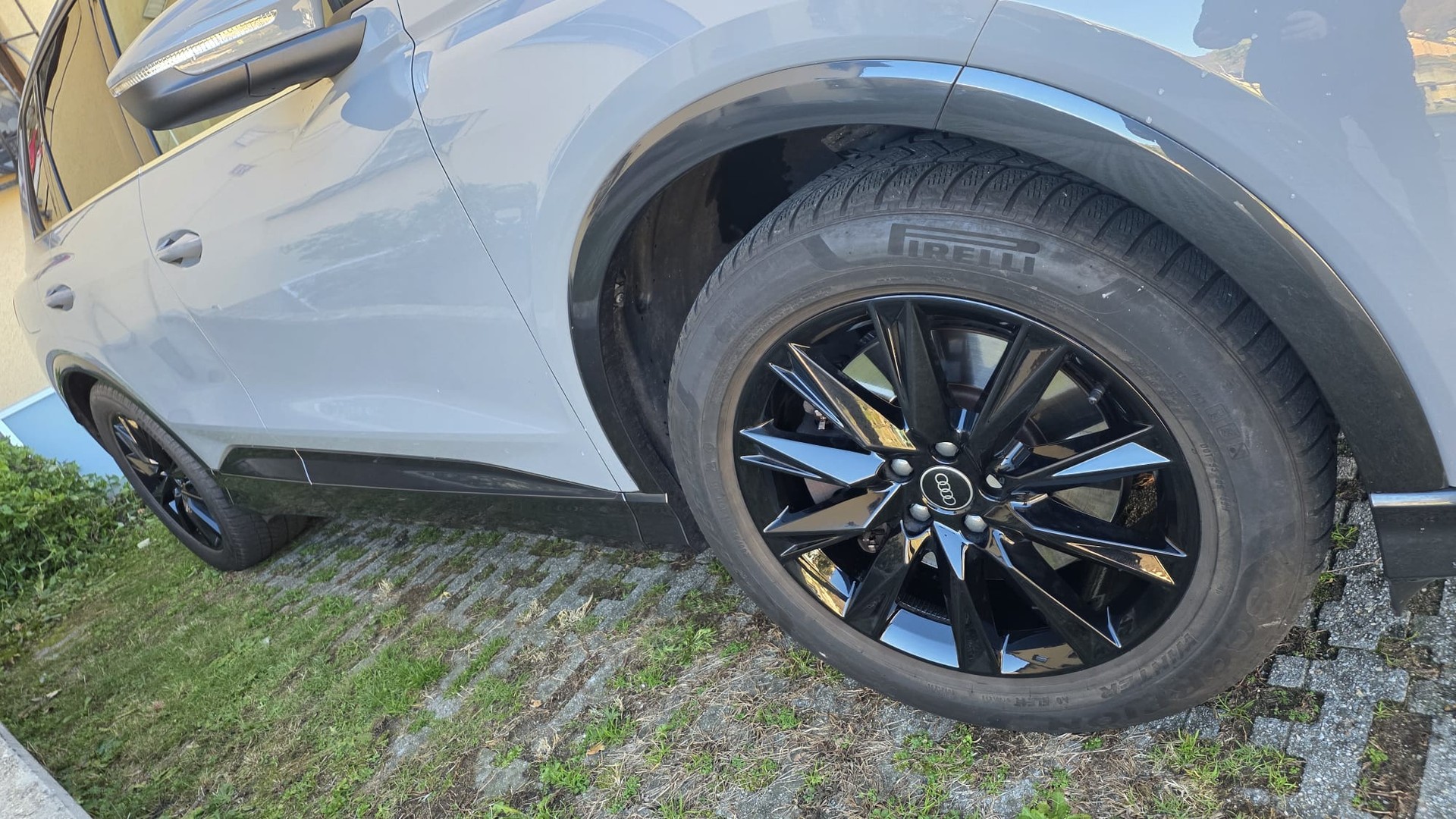 AUDI Q4 e-tron 50 quattro-image-2