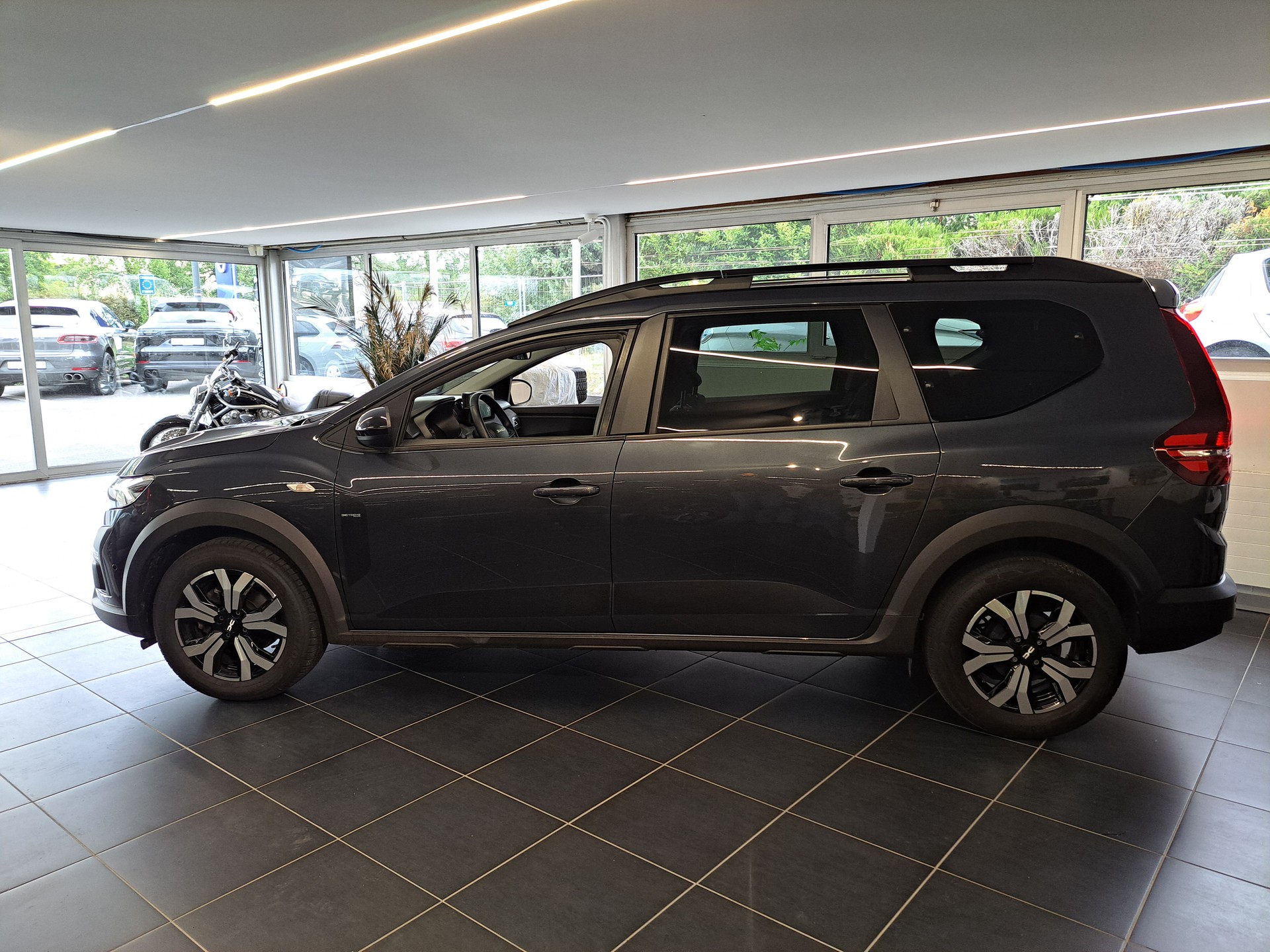 DACIA Jogger TCe 110 Comfort-image-1