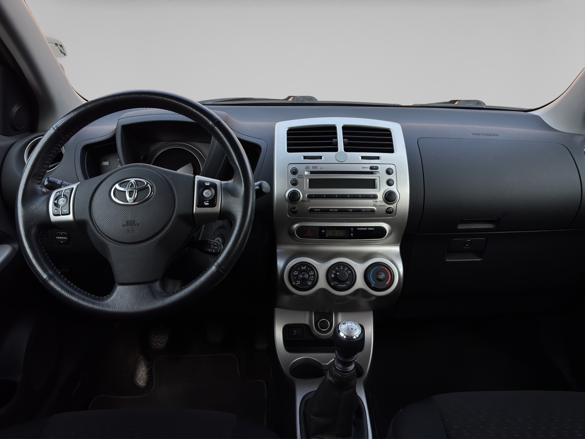 TOYOTA UrbanCruiser 1.4 D-4D Linea Luna 4WD-image-11