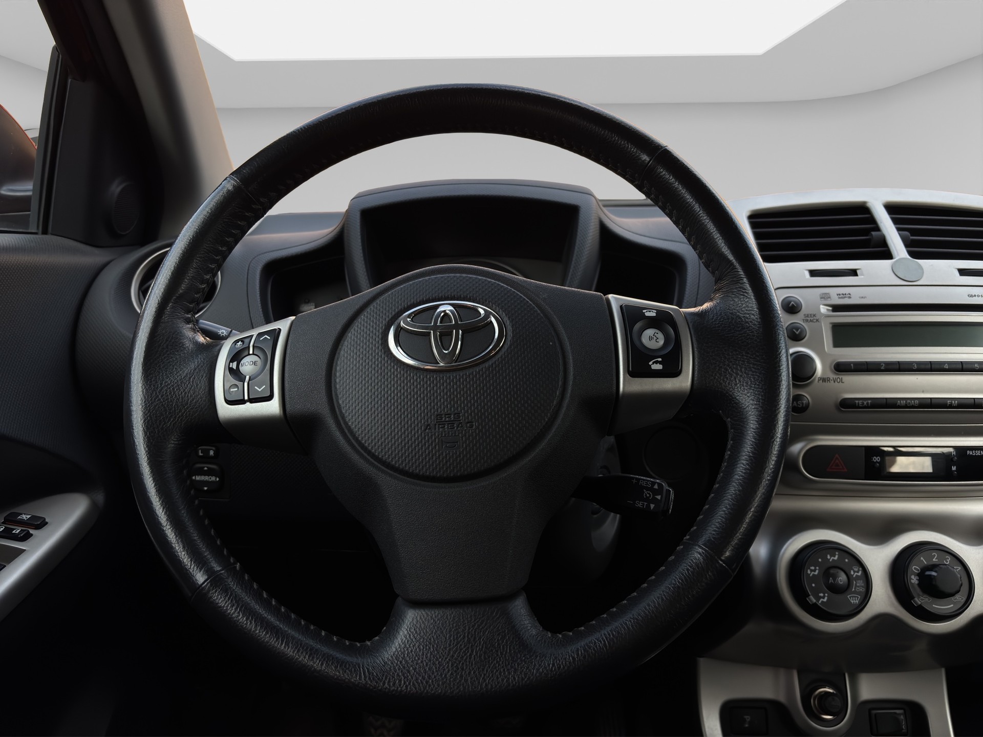 TOYOTA UrbanCruiser 1.4 D-4D Linea Luna 4WD-image-9